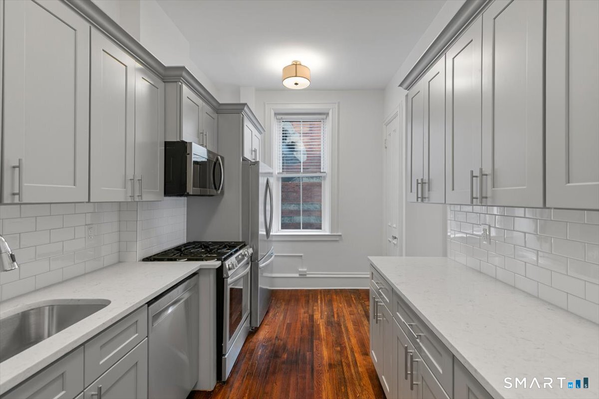 Photo 8 of 284 Orange Street, New Haven, CT