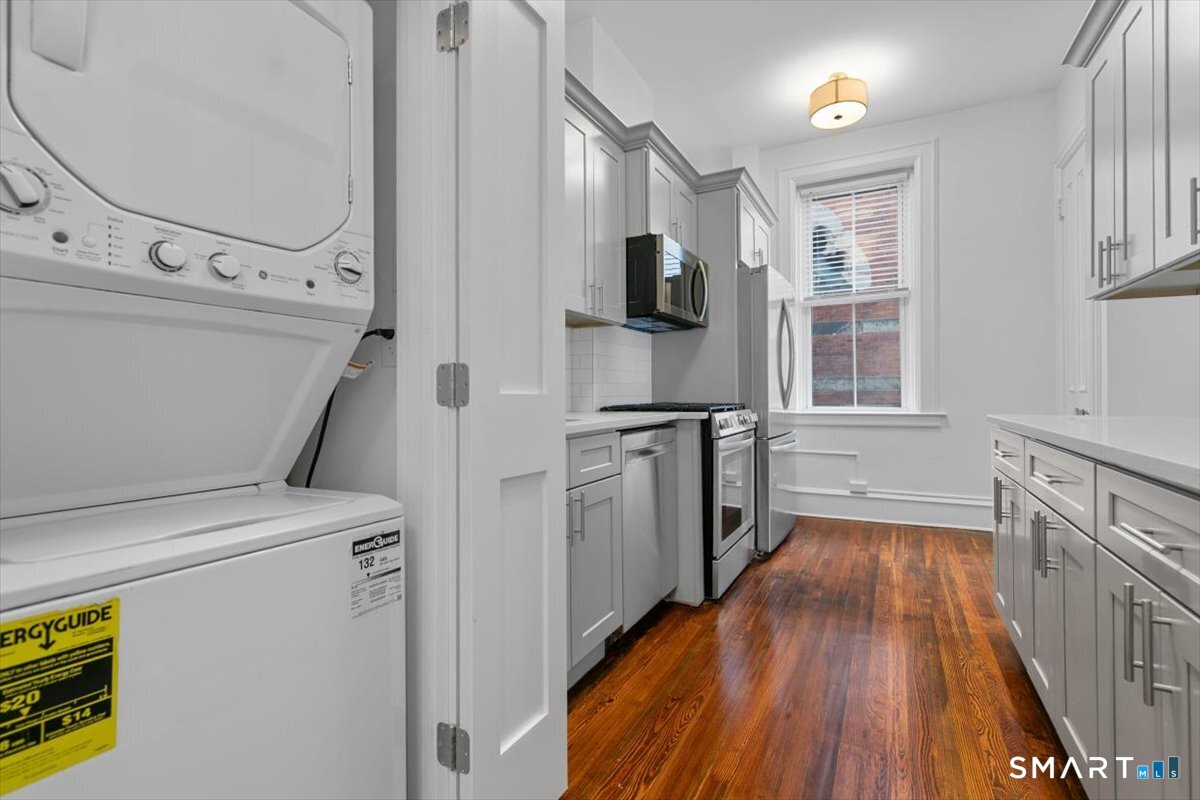 Photo 9 of 284 Orange Street, New Haven, CT