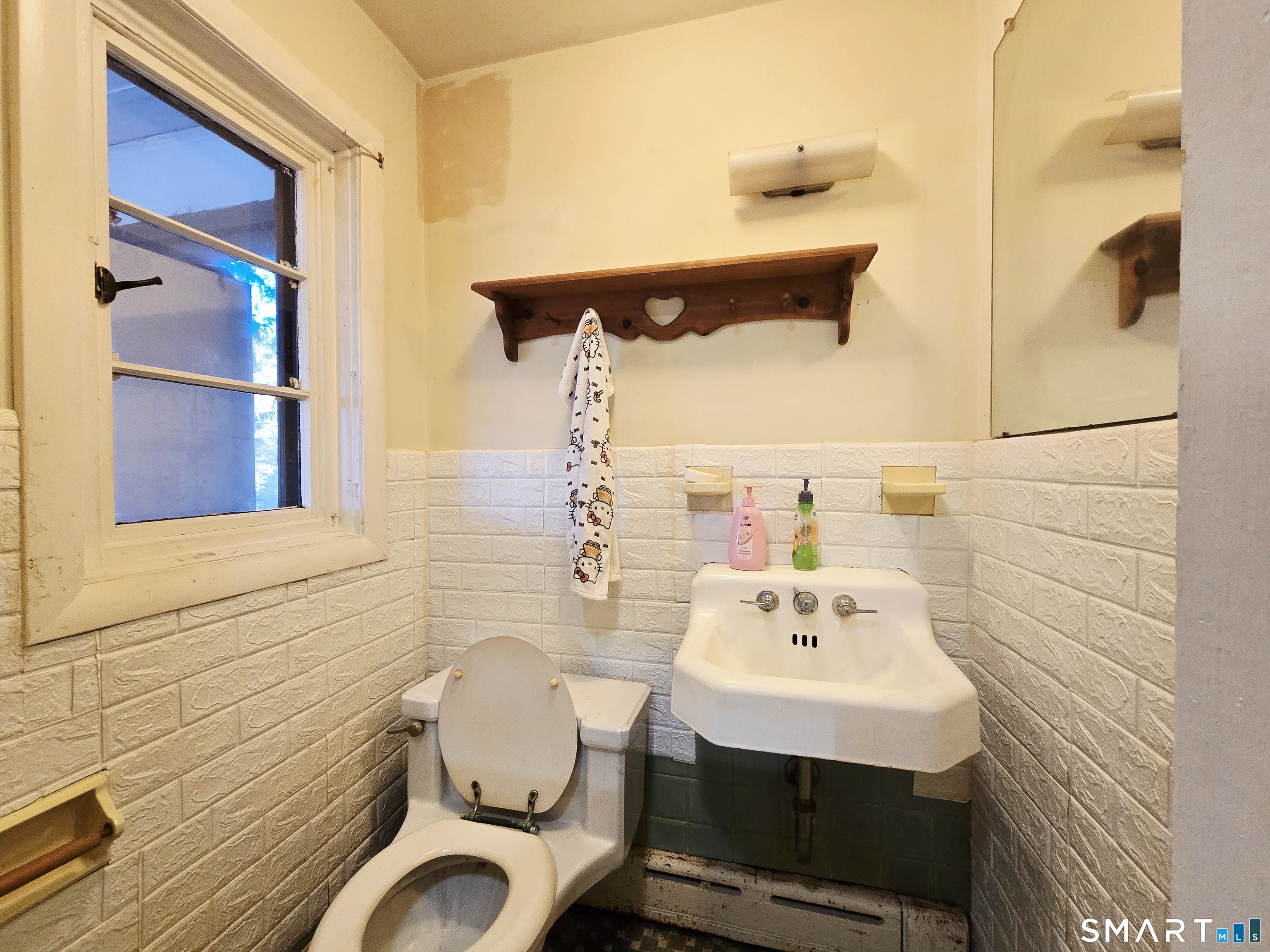 Homes for sale in Watertown, CT | 1774 Bunker Hill Rd, Watertown, CT 06795 | MLS# 24149532