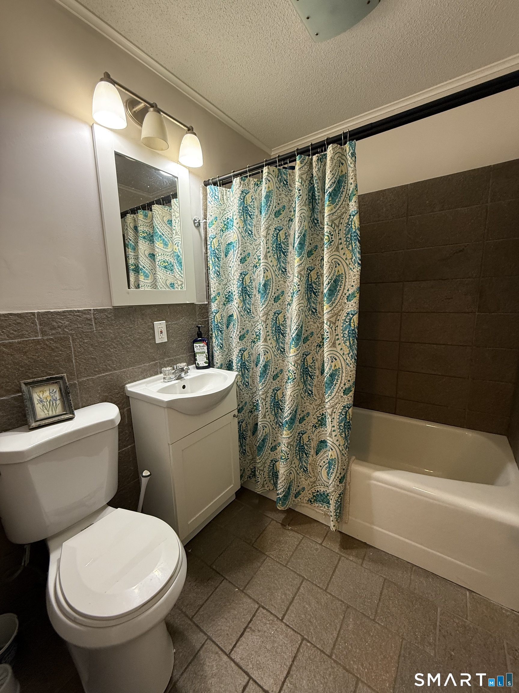 Photo 10 of 92 Garfield Road, Bristol, CT