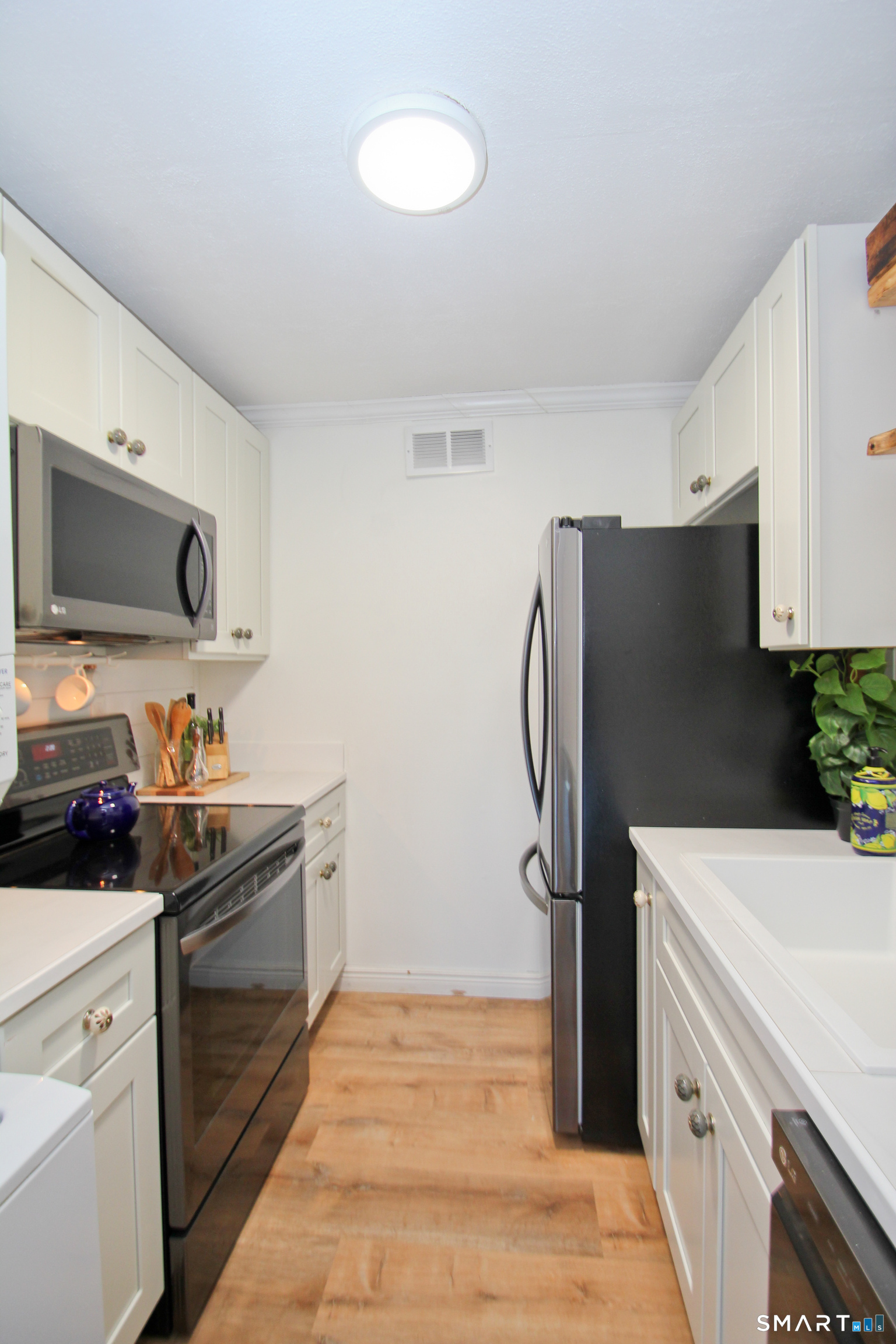 Photo 9 of 83 Landing Circle, Suffield, CT