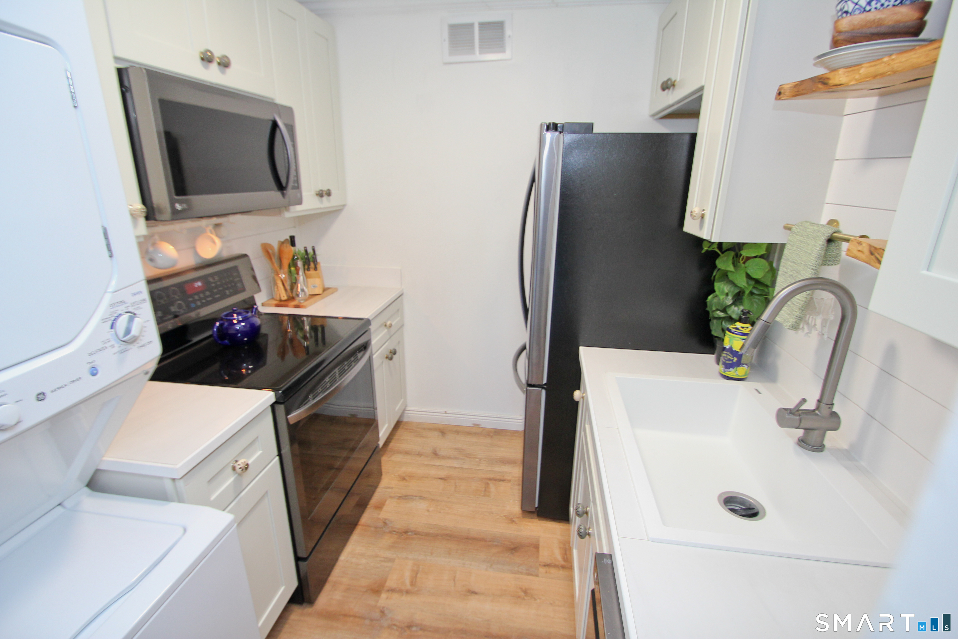 Photo 8 of 83 Landing Circle, Suffield, CT