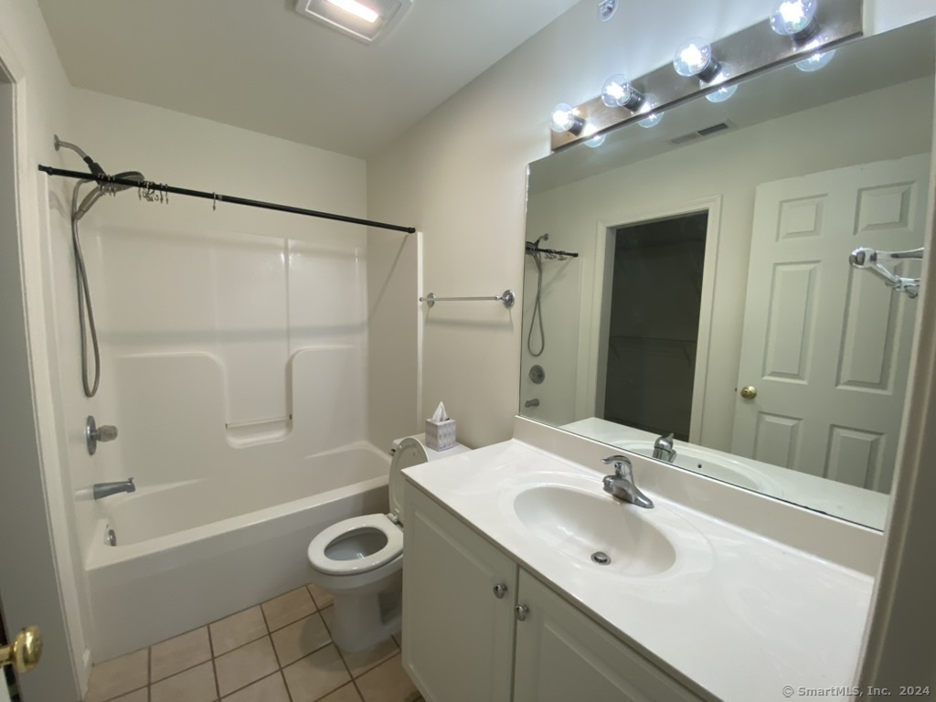 Photo 11 of 20 Orchard Street, Brookfield, CT