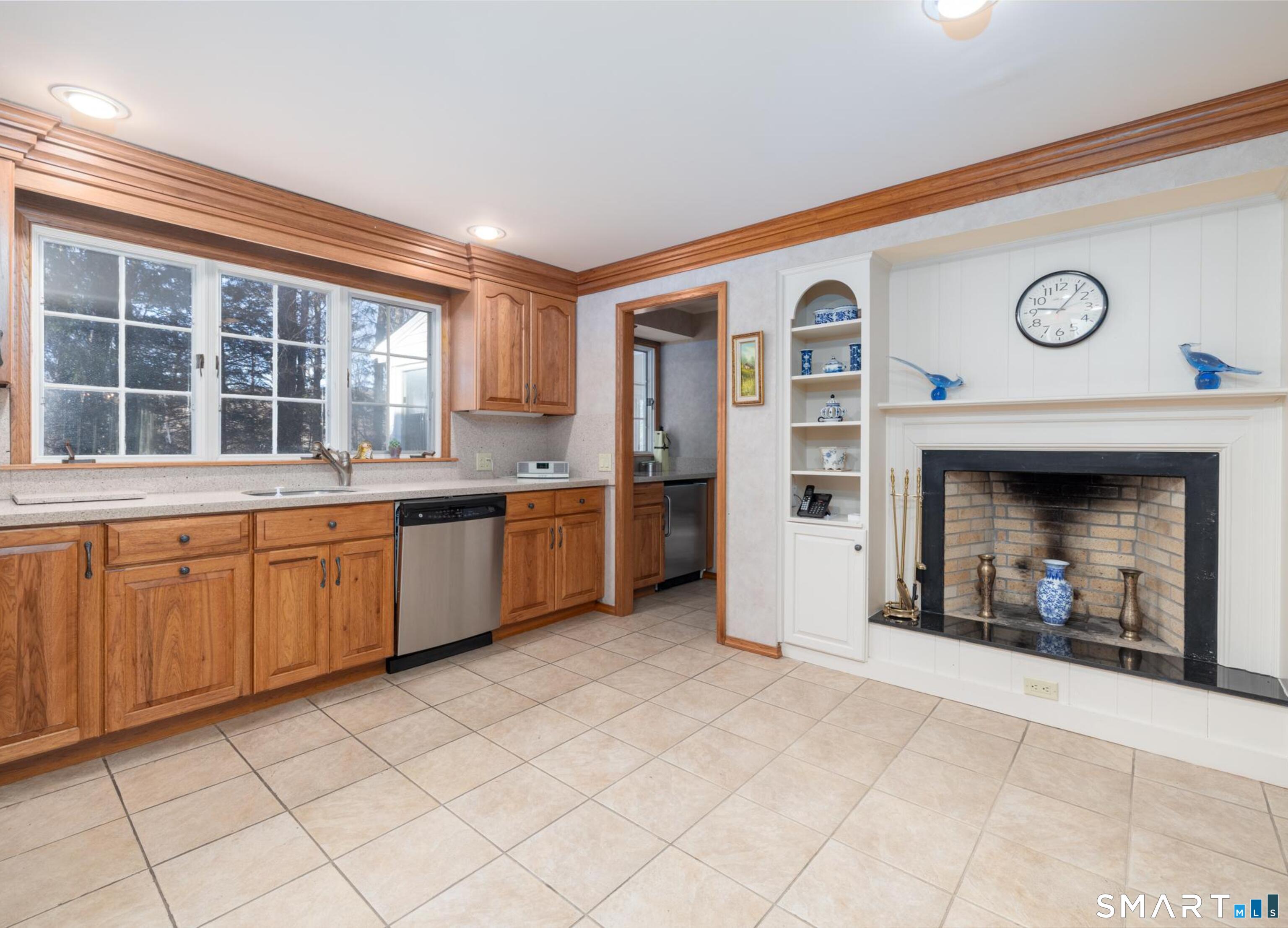 Homes for sale in Middlebury, CT | 117 Crest Rd, Middlebury, CT 06762 | MLS# 24147892