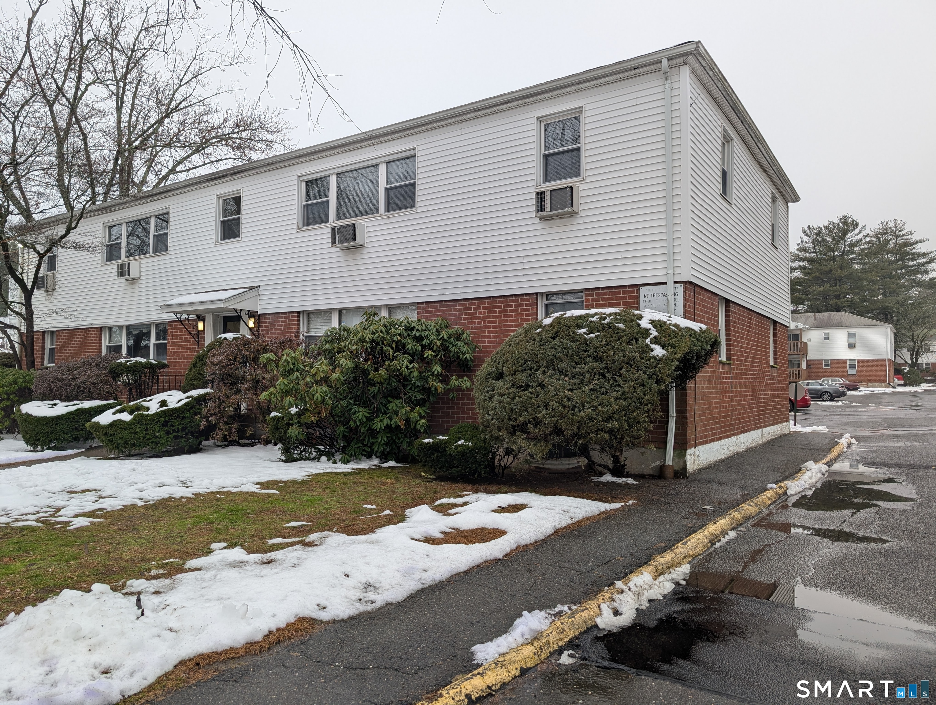 Homes for sale in Bridgeport, CT | 15 Cherry Hill Dr #2A, Bridgeport, CT 06606 | MLS# 24149811