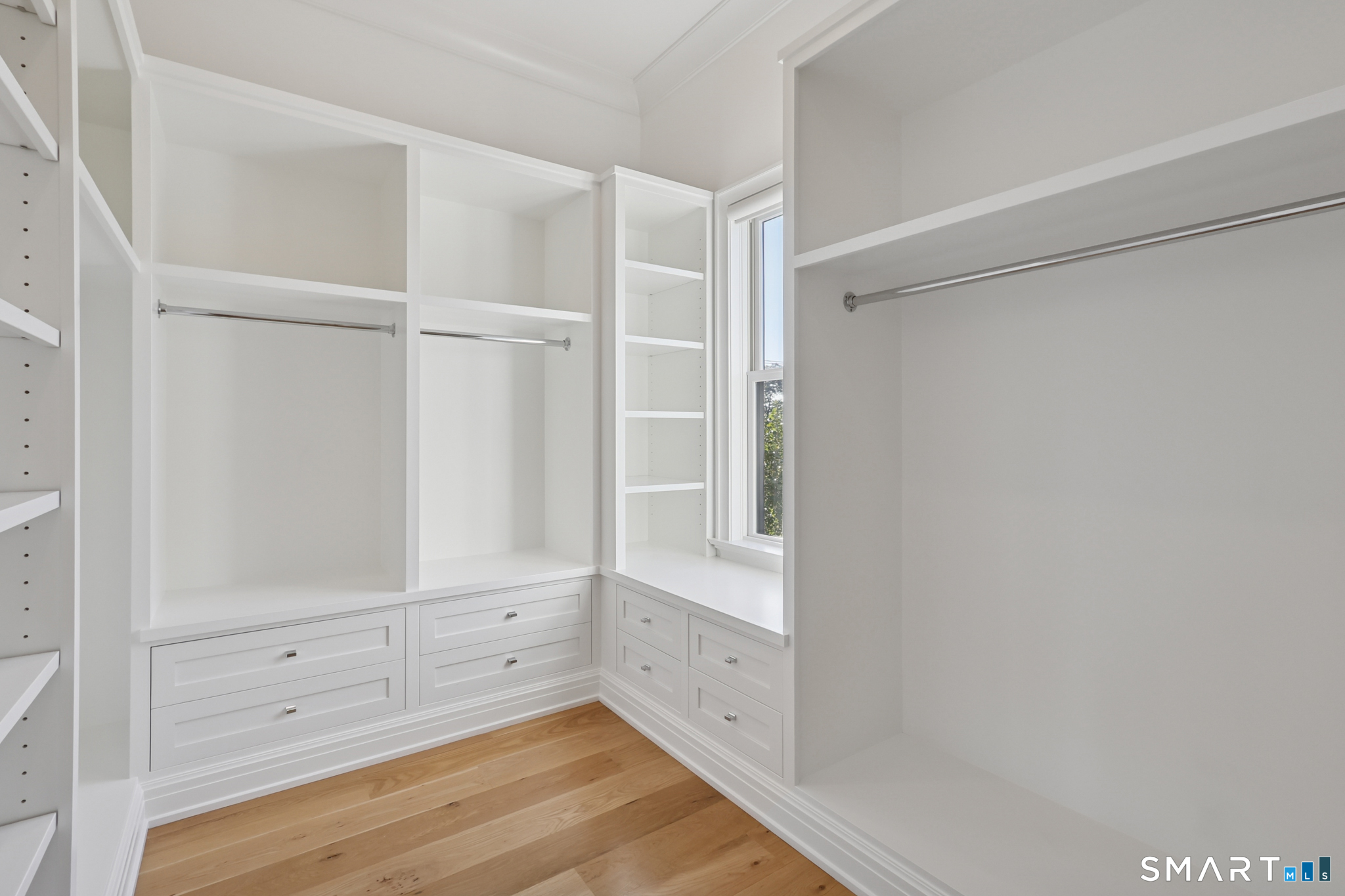 Photo 11 of 25 Woodland Drive, Greenwich, CT