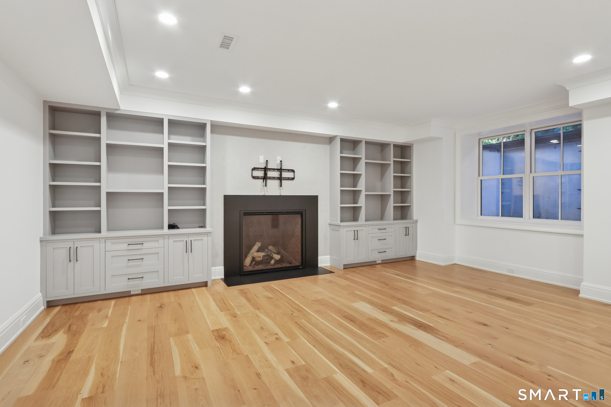 Photo 15 of 25 Woodland Drive, Greenwich, CT