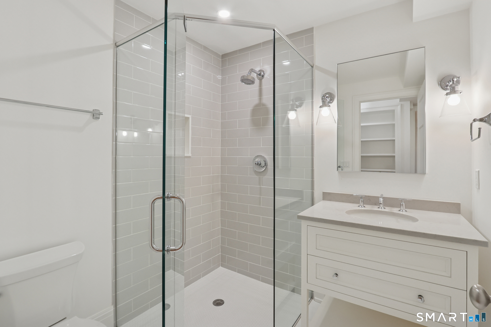 Photo 17 of 25 Woodland Drive, Greenwich, CT