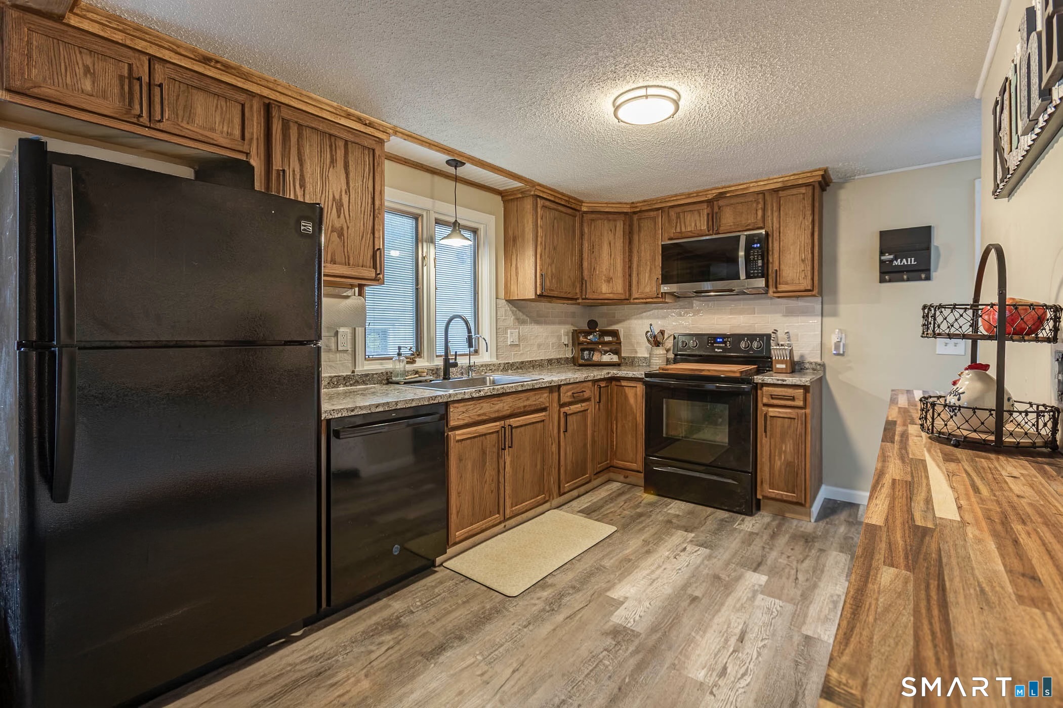 Homes for sale in Wethersfield, CT | 90 Goodwin Park Rd, Wethersfield, CT 06109 | MLS# 24149555