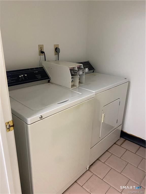 10 Collins, Hamden, 06514, 2 Bedrooms Bedrooms, 0 ,1 BathroomBathrooms,Residential Rental,For Sale,Collins,0,24149760