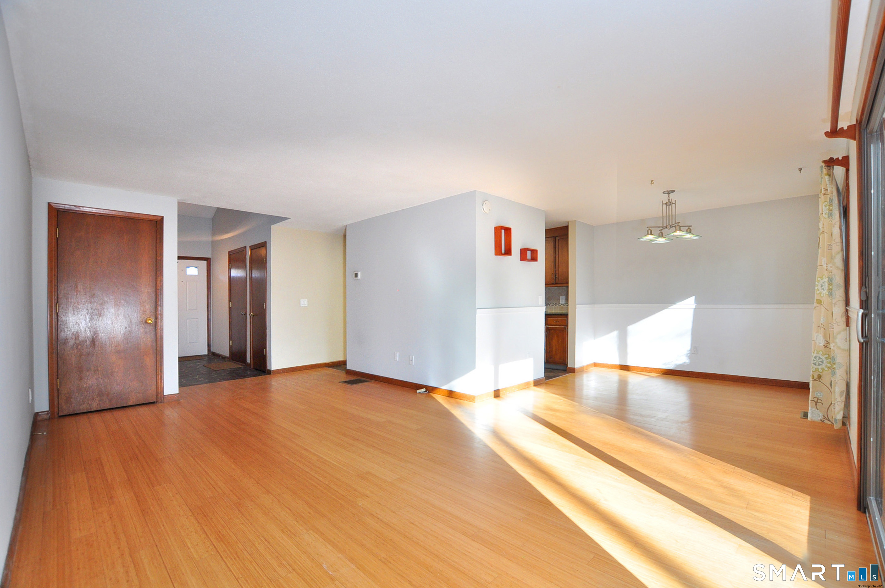 Photo 8 of 83 Oak Forest Drive, Manchester, CT