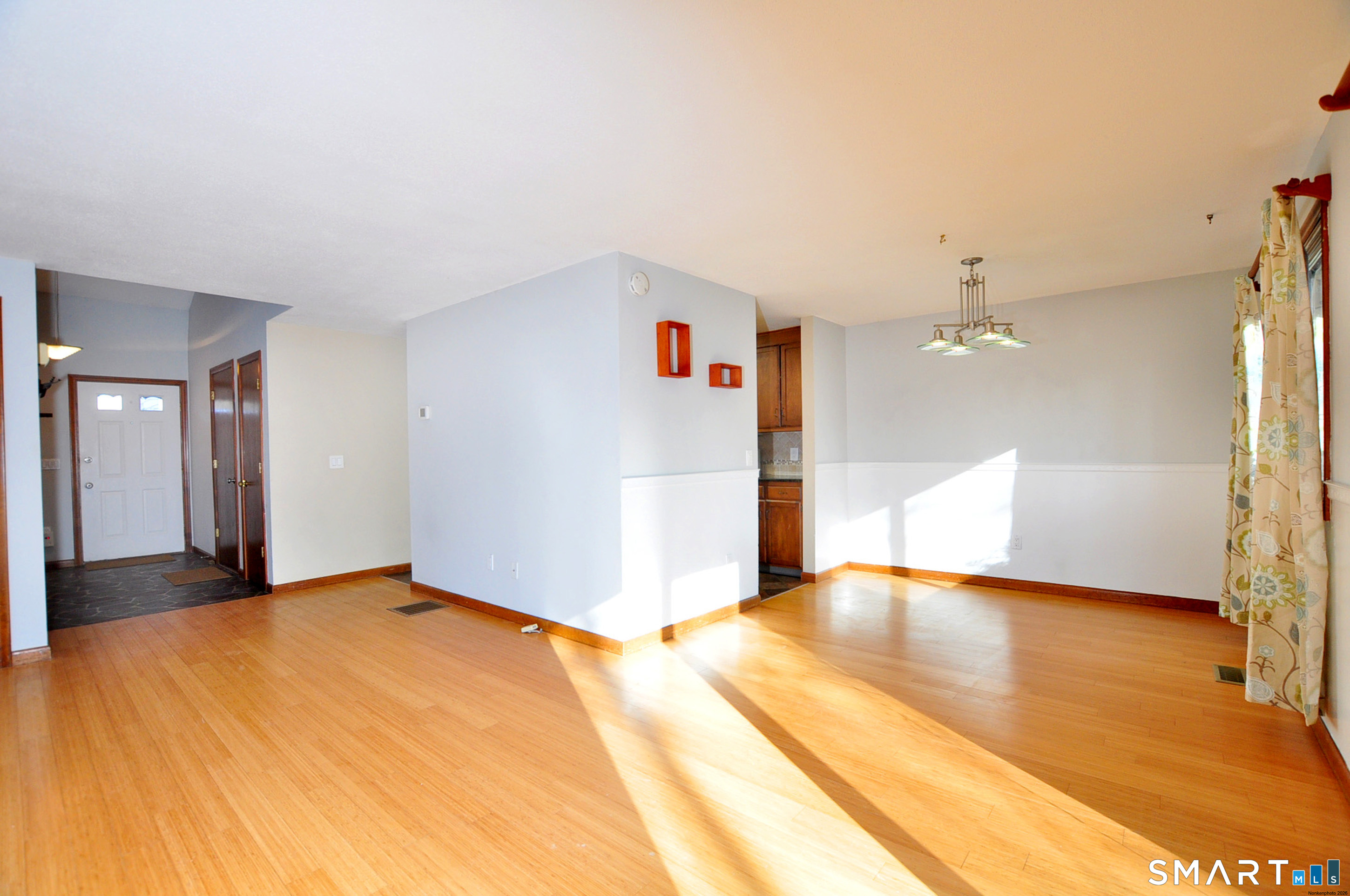 Photo 10 of 83 Oak Forest Drive, Manchester, CT