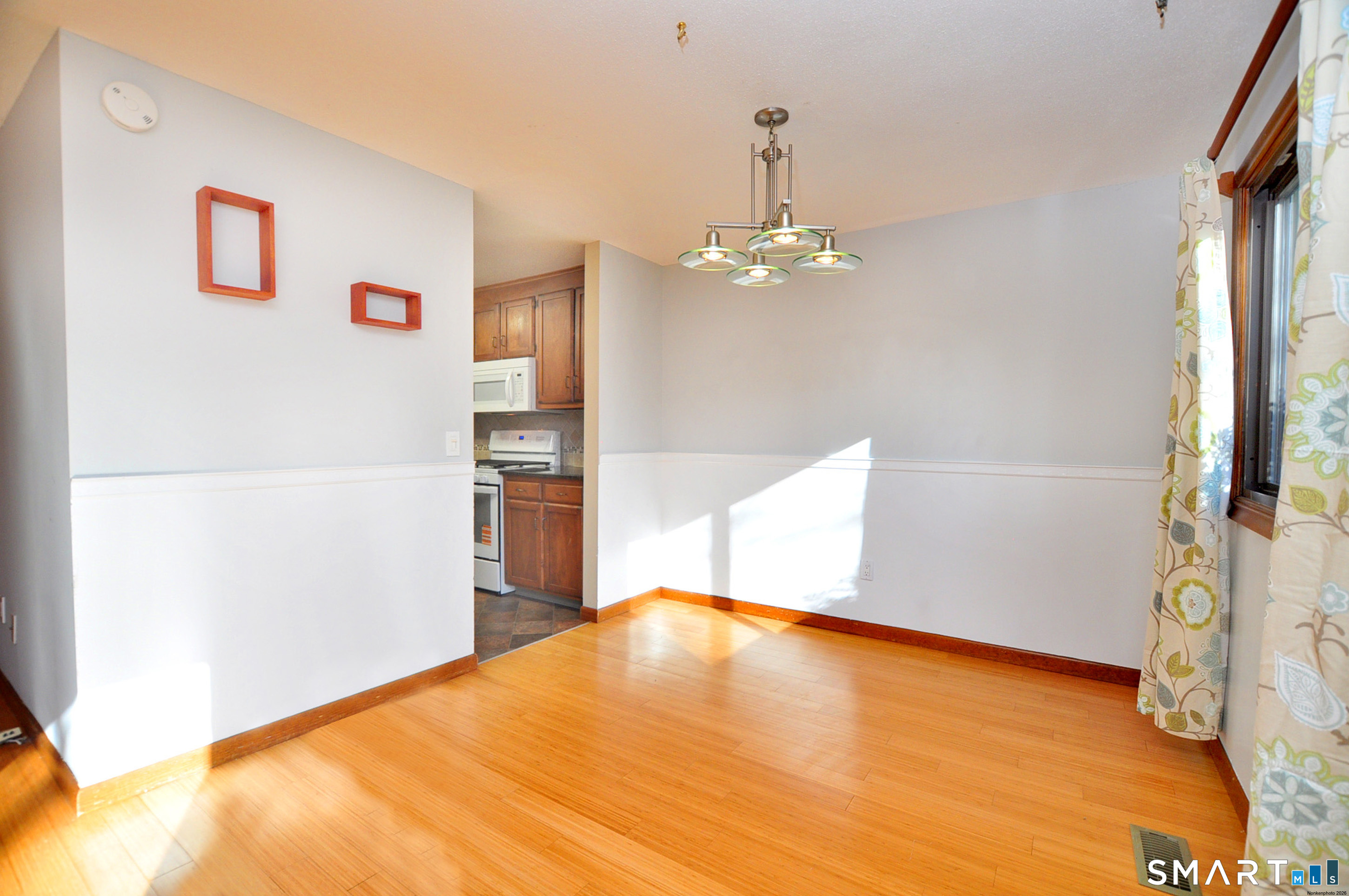 Photo 13 of 83 Oak Forest Drive, Manchester, CT