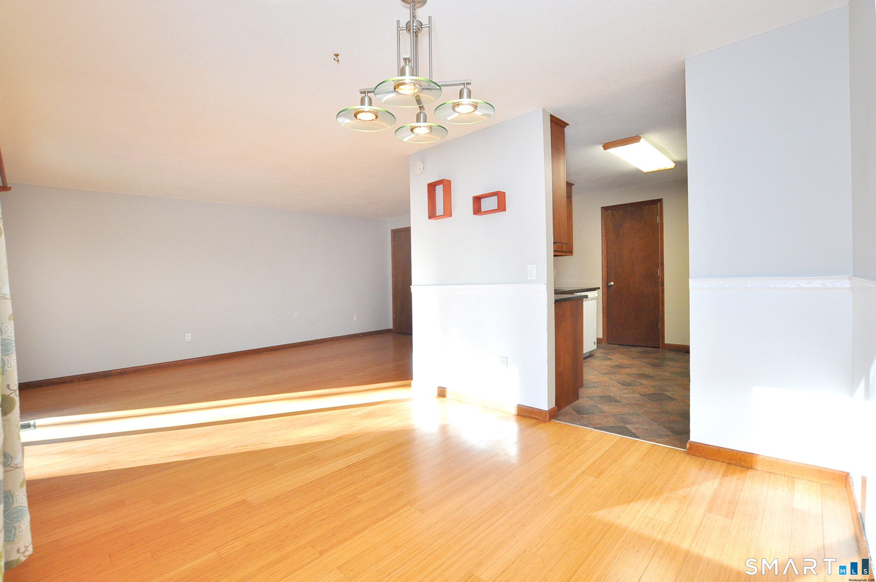 Photo 14 of 83 Oak Forest Drive, Manchester, CT