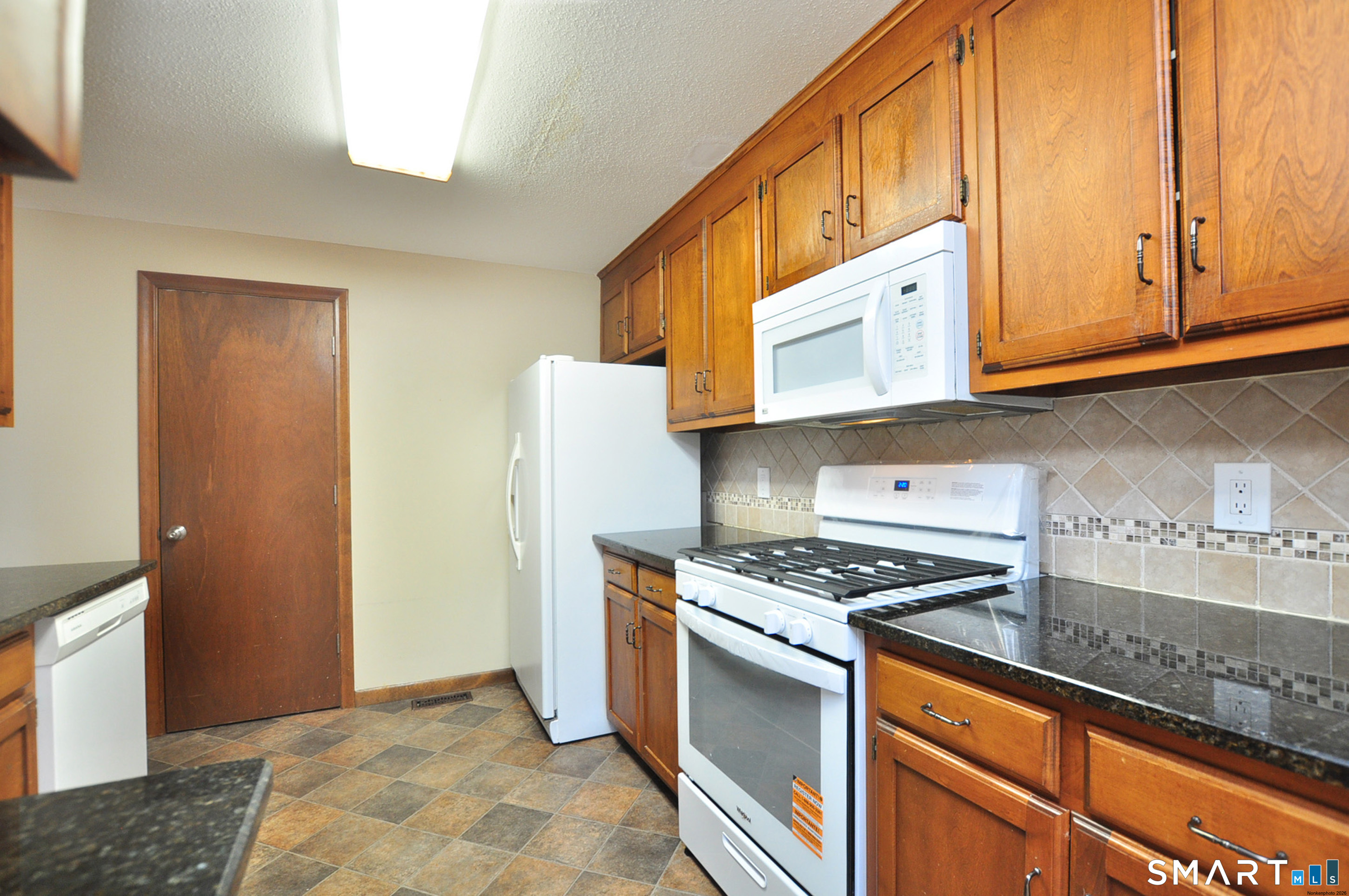 Photo 17 of 83 Oak Forest Drive, Manchester, CT