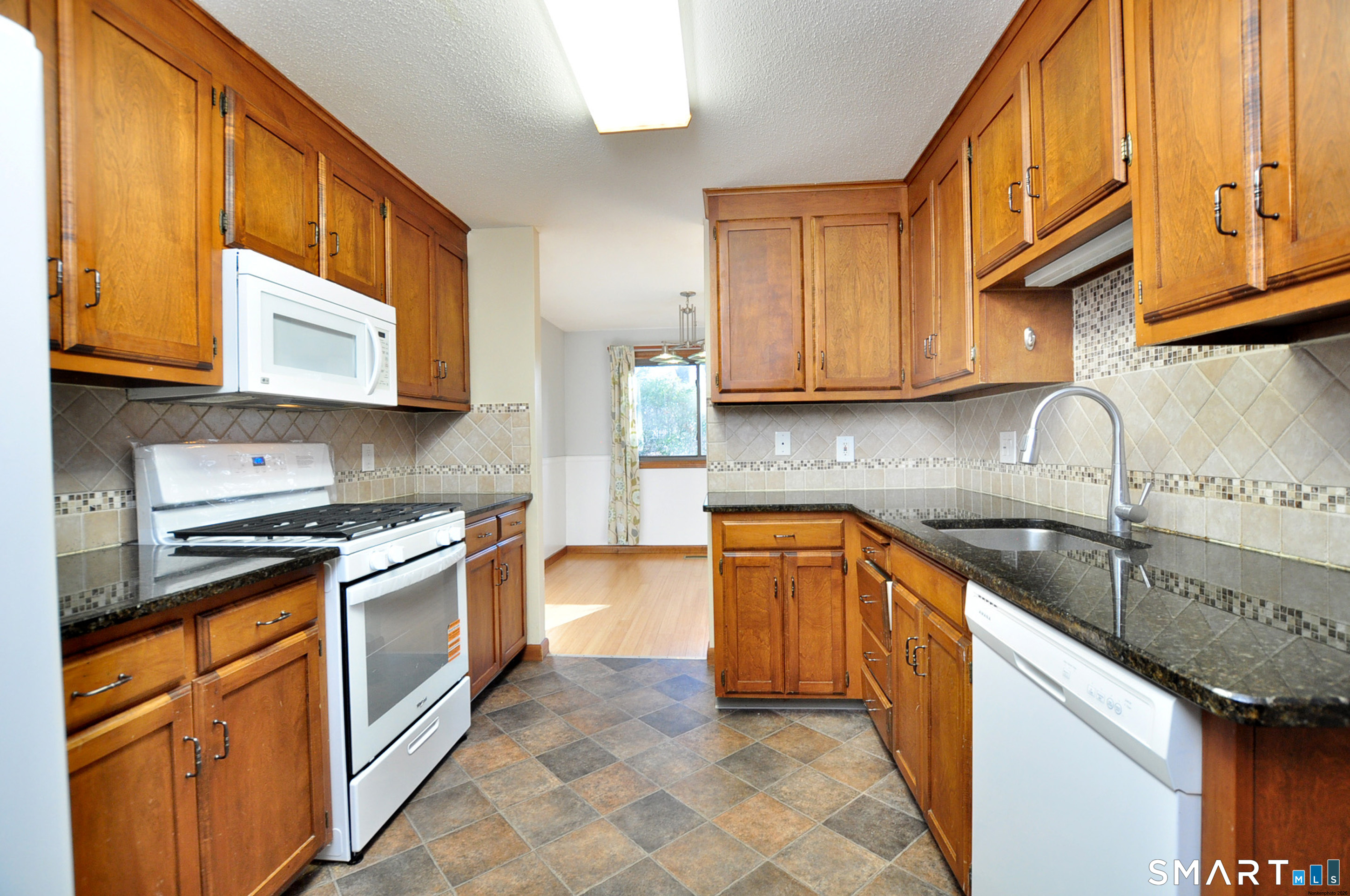 Photo 20 of 83 Oak Forest Drive, Manchester, CT