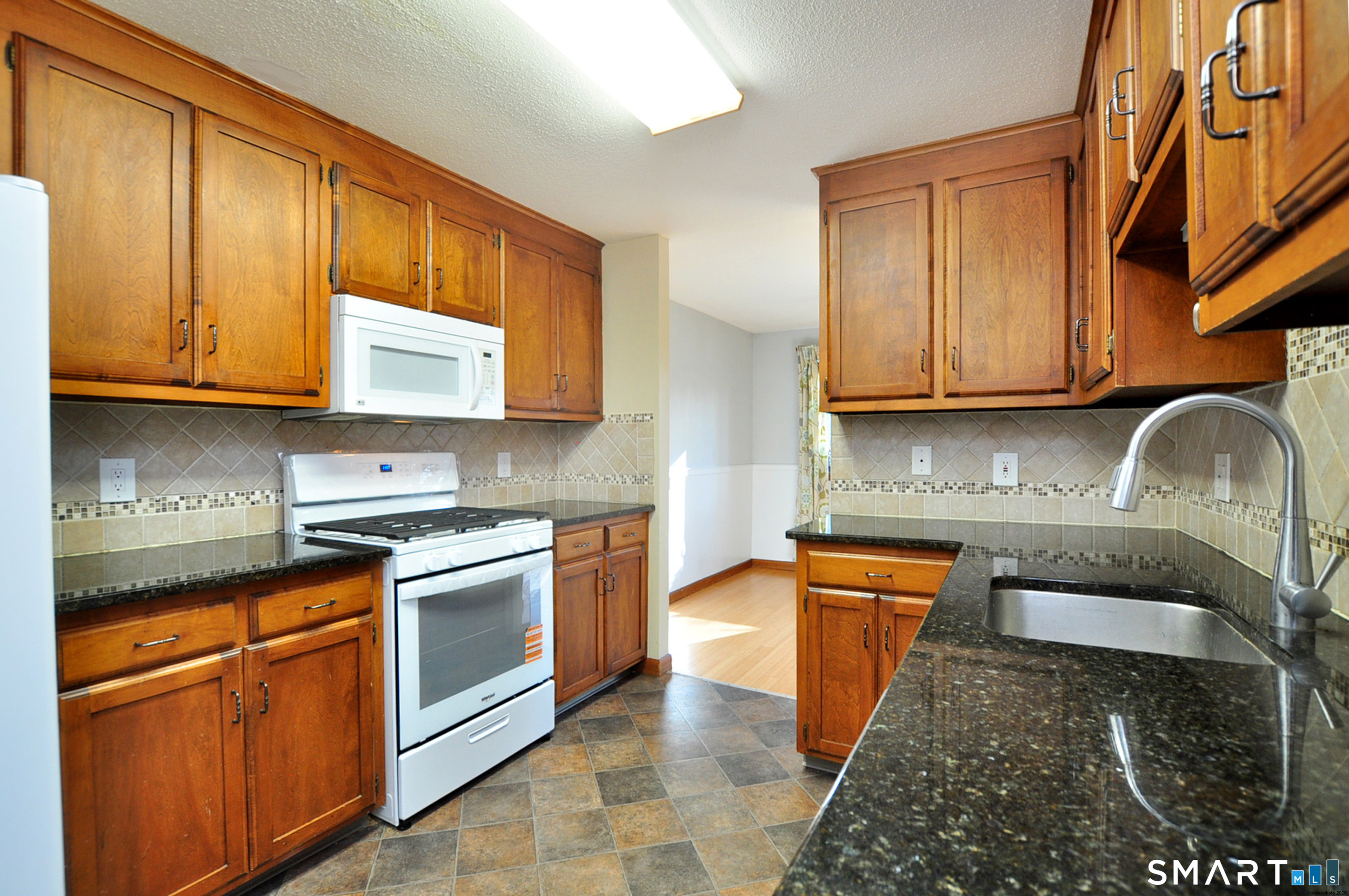 Photo 21 of 83 Oak Forest Drive, Manchester, CT