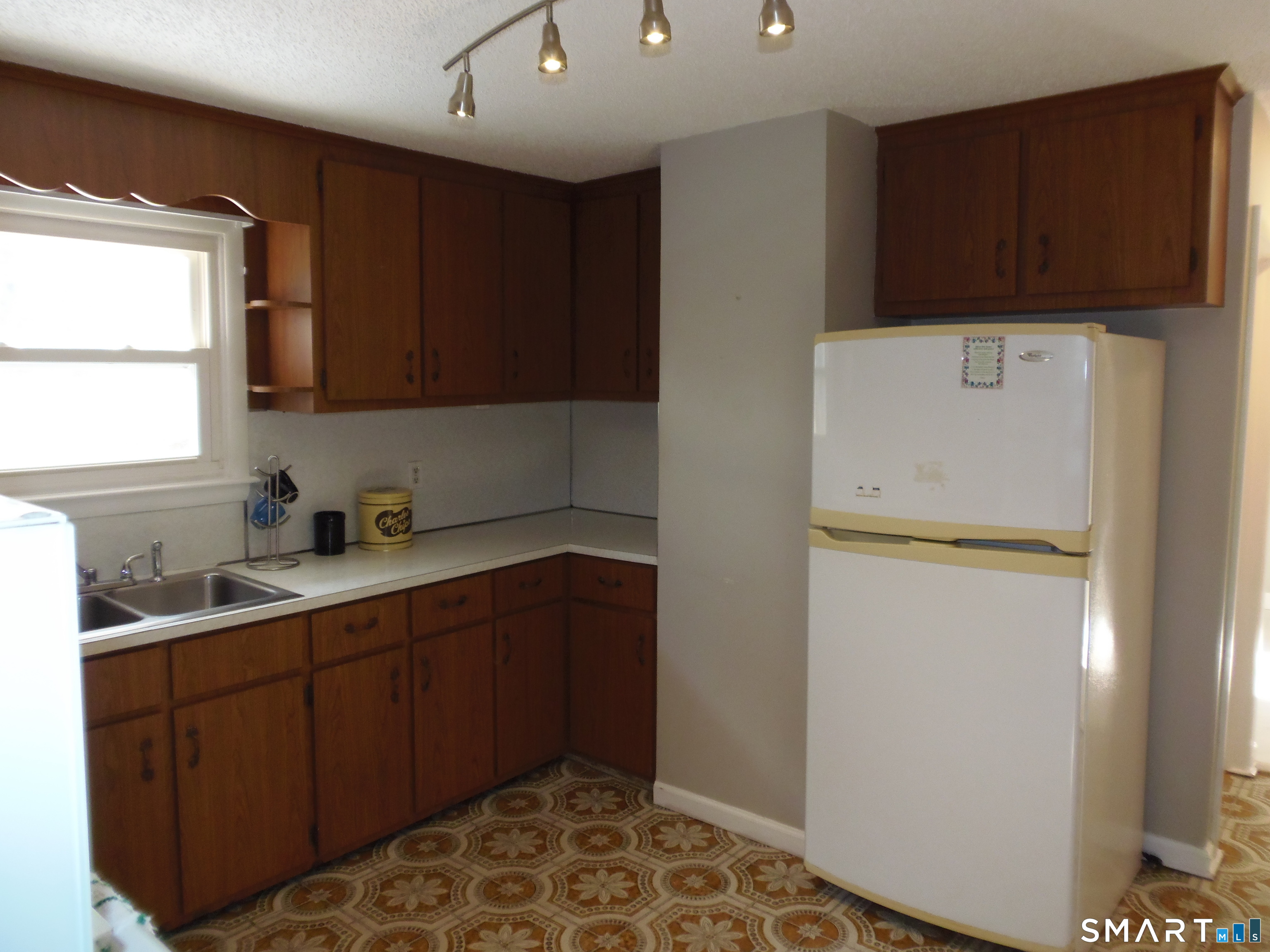 Photo 13 of 139 Forest Street, East Hartford, CT