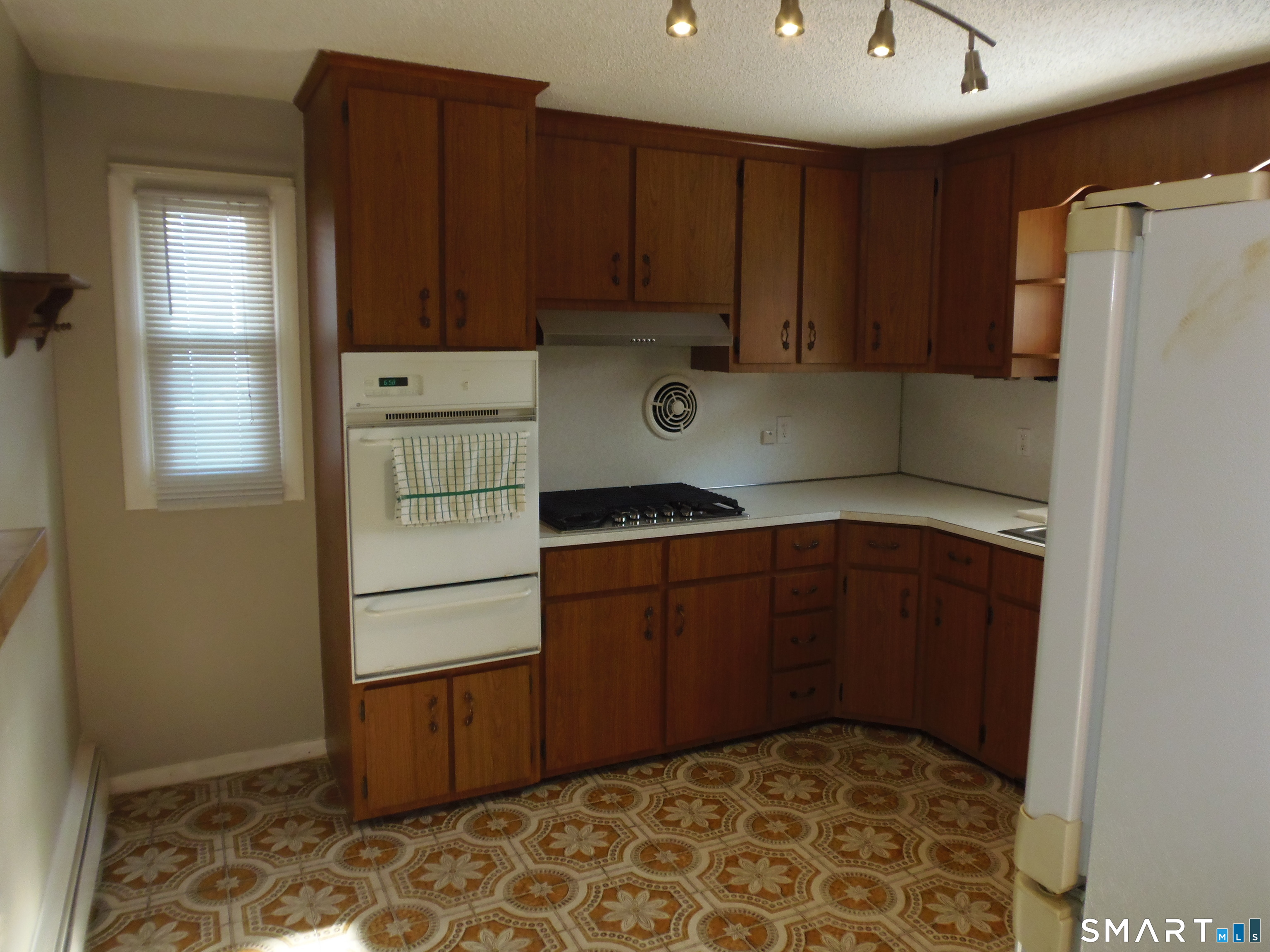 Photo 12 of 139 Forest Street, East Hartford, CT