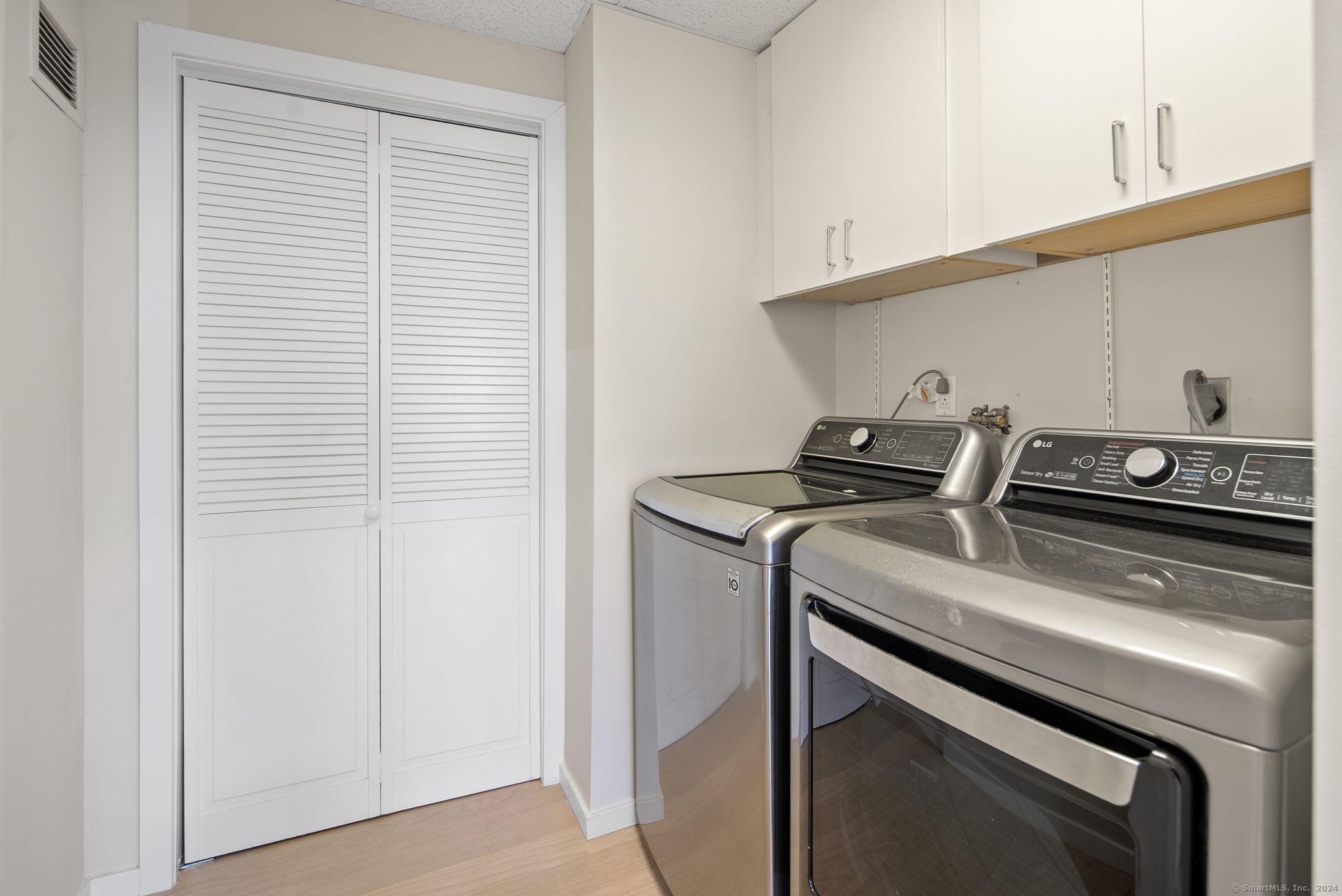 Photo 30 of 235 River Drive, East Hartford, CT