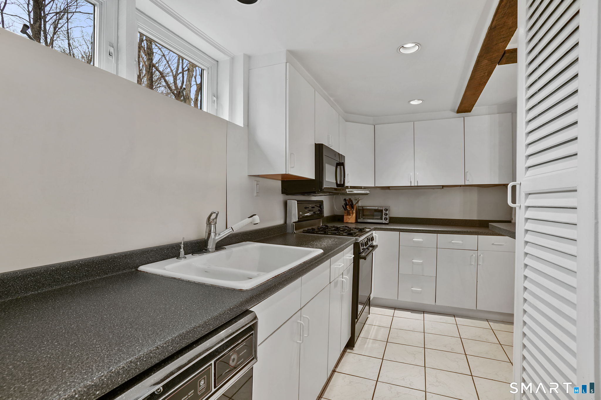 Photo 8 of 30 Freshwater Lane, Wilton, CT