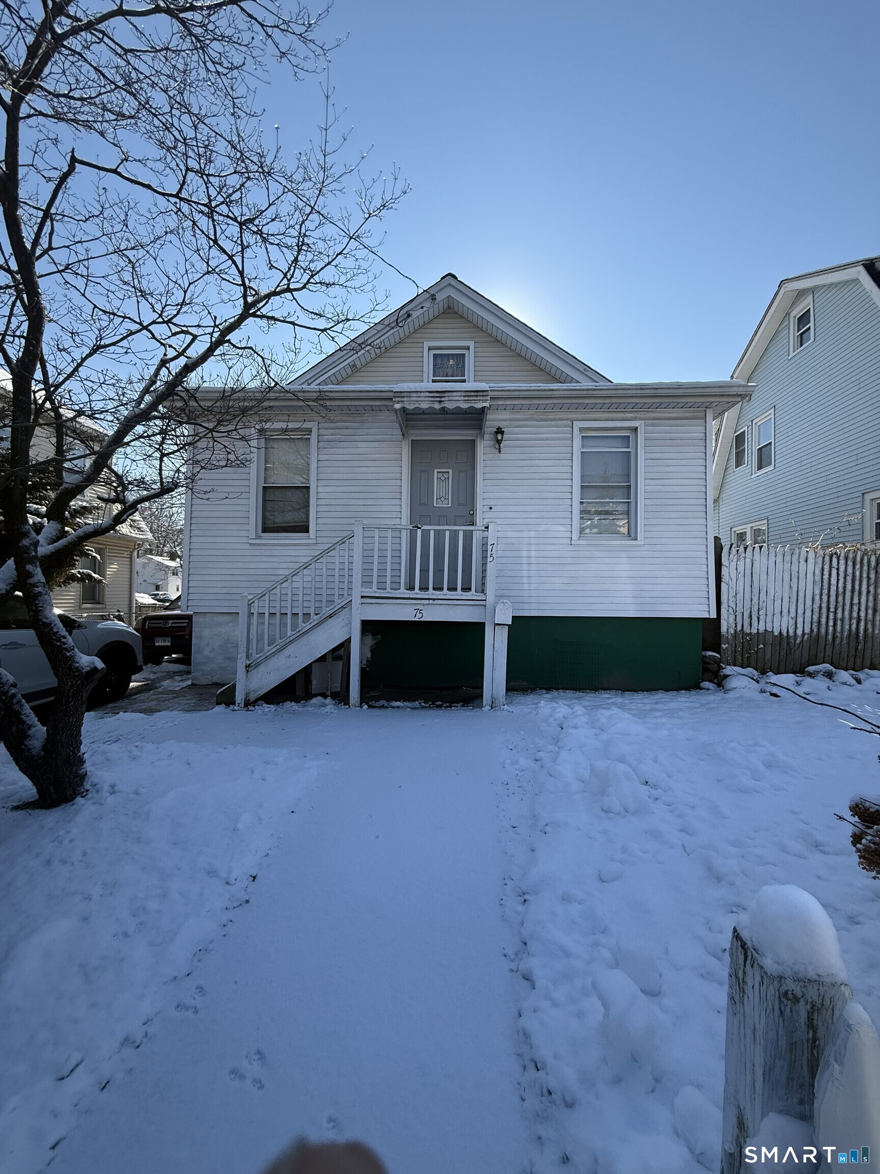 Homes for sale in Stamford, CT | 75 Frank St, Stamford, CT 06902 | MLS# 24149787