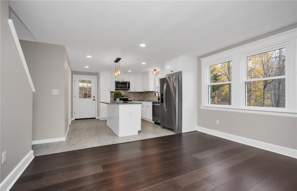 Photo 4 of 346 Middlebury Road, Middlebury, CT