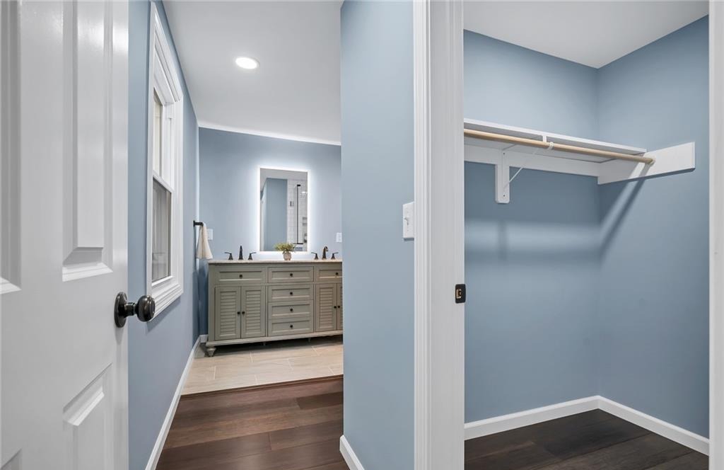 Photo 12 of 346 Middlebury Road, Middlebury, CT