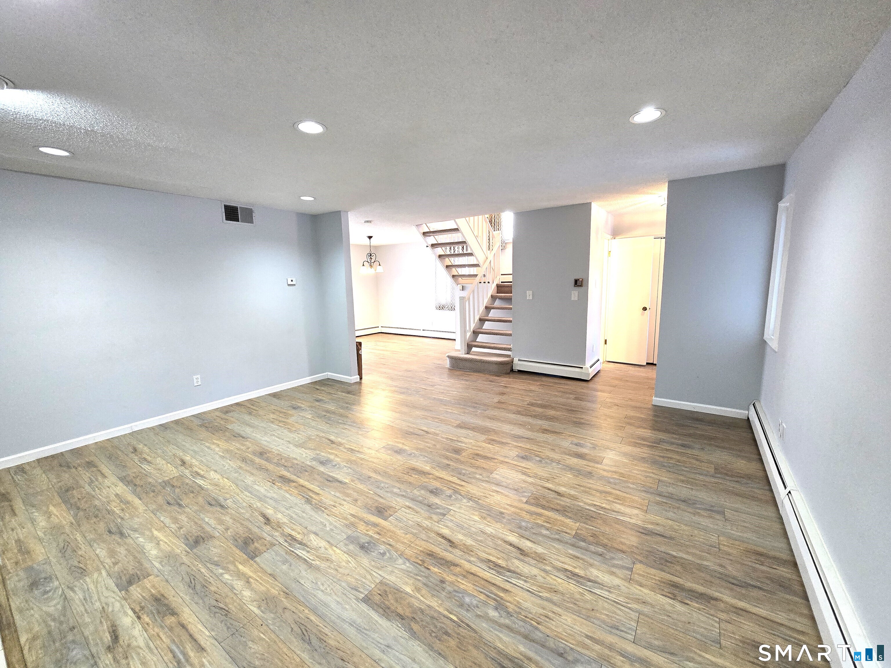 Photo 3 of 7 Staunton Court, Farmington, CT