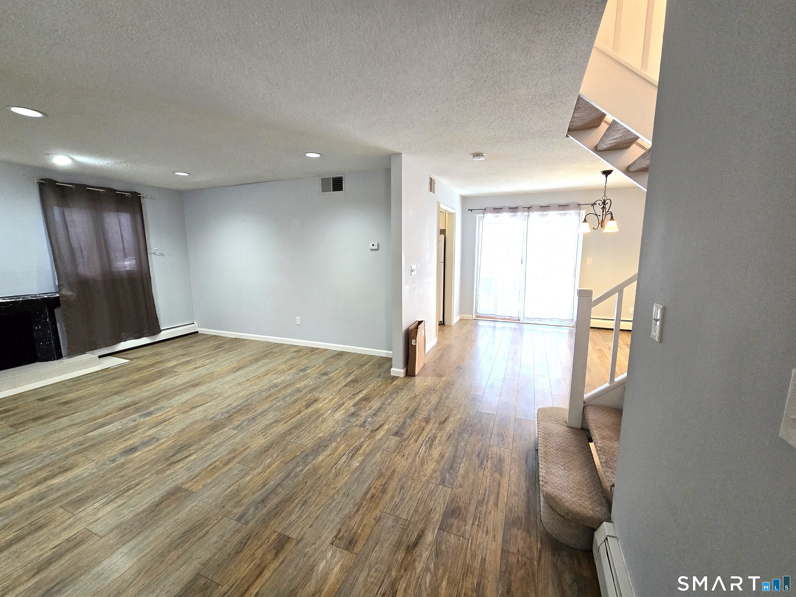 Photo 2 of 7 Staunton Court, Farmington, CT