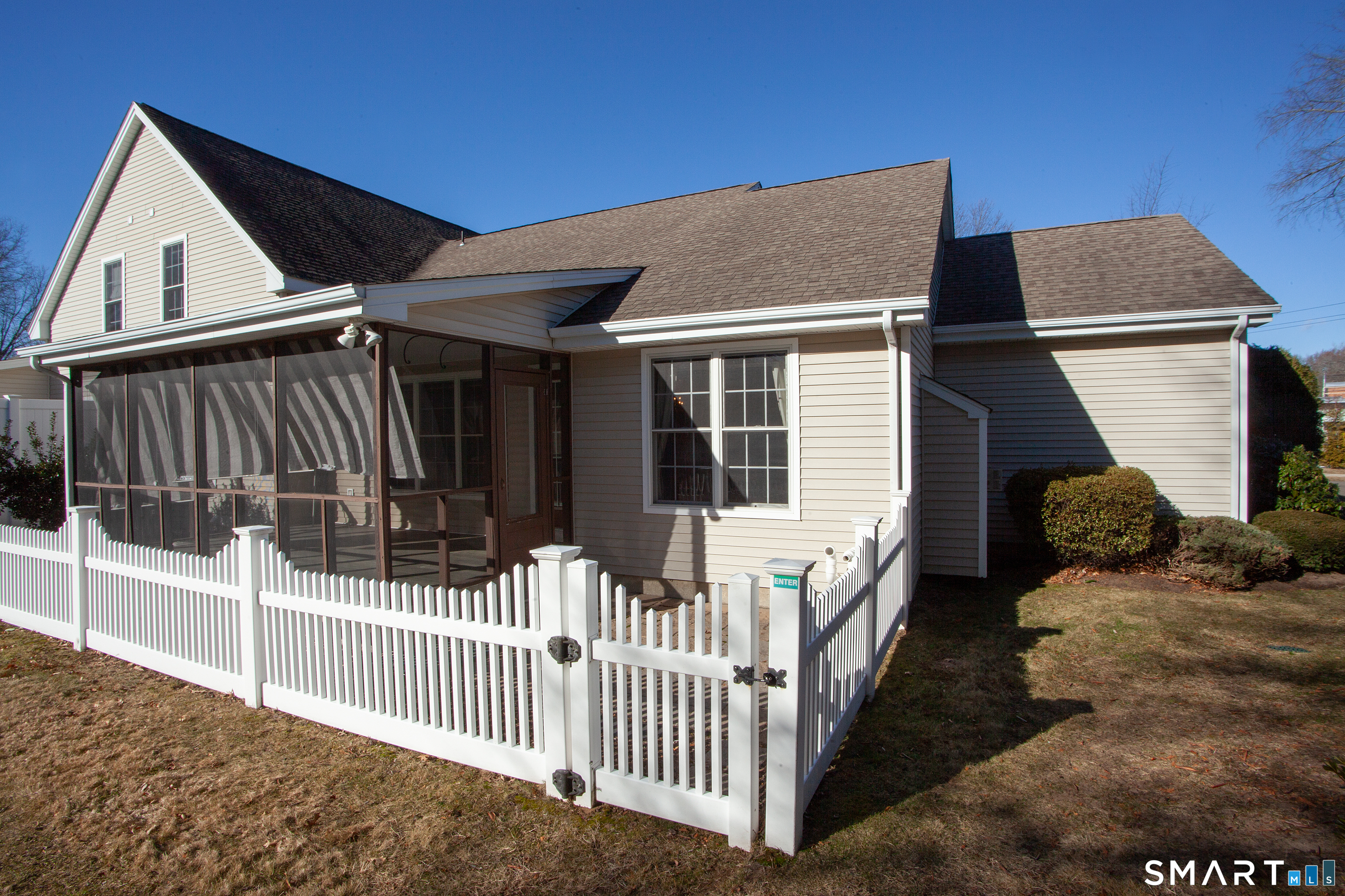 Homes for sale in Windsor, CT | 298 Kings Lndg #298, Windsor, CT 06095 | MLS# 24150003