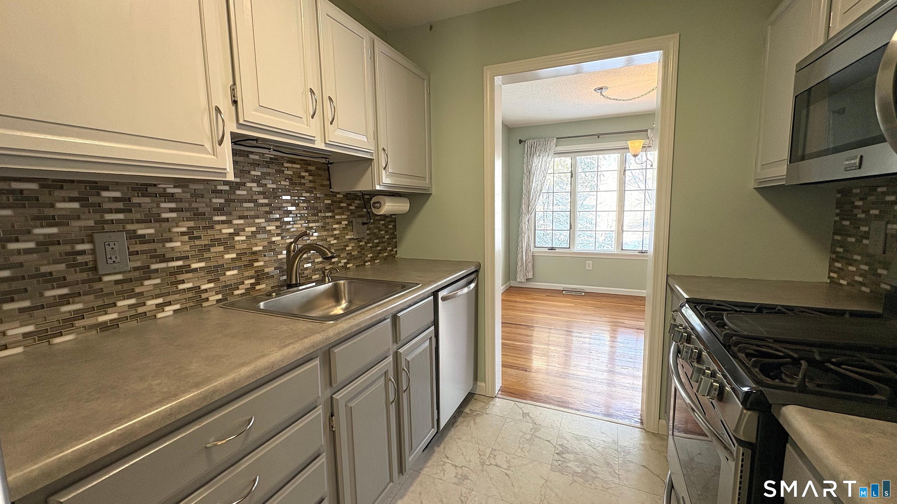 Photo 7 of 26 Julia Court, East Windsor, CT