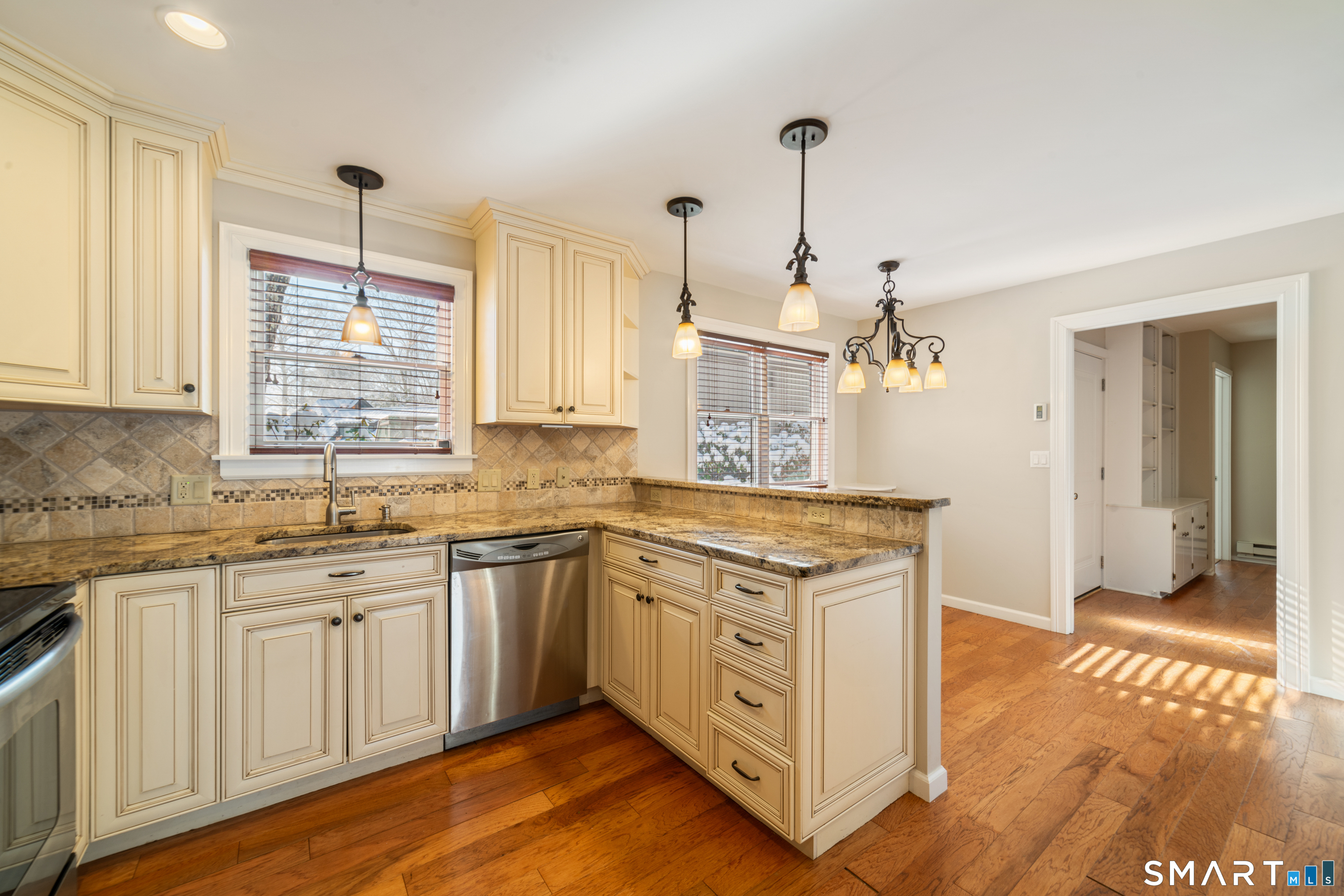 Homes for sale in Southbury, CT | 595 Heritage Vlg #A, Southbury, CT 06488 | MLS# 24149941