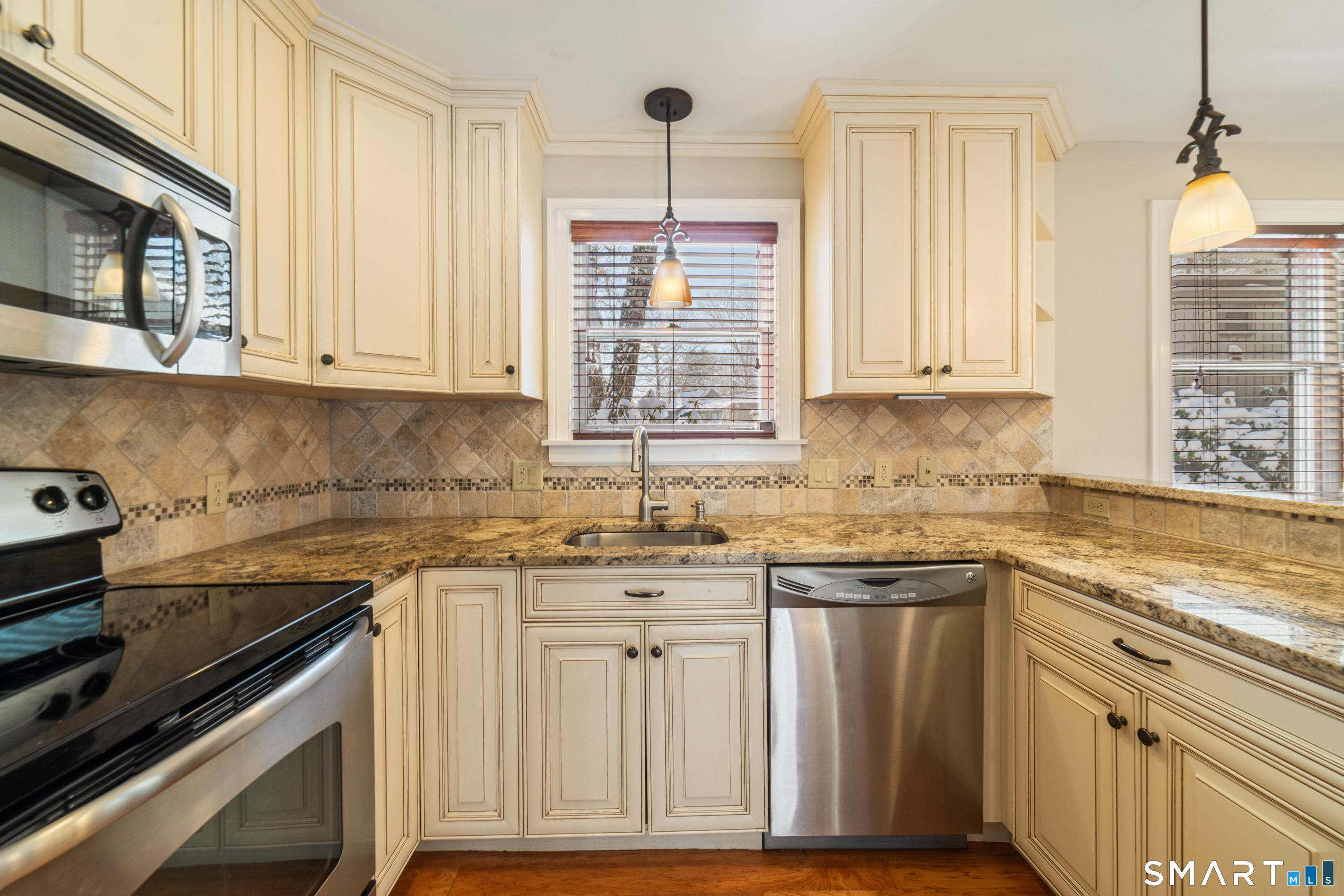 Homes for sale in Southbury, CT | 595 Heritage Vlg #A, Southbury, CT 06488 | MLS# 24149941