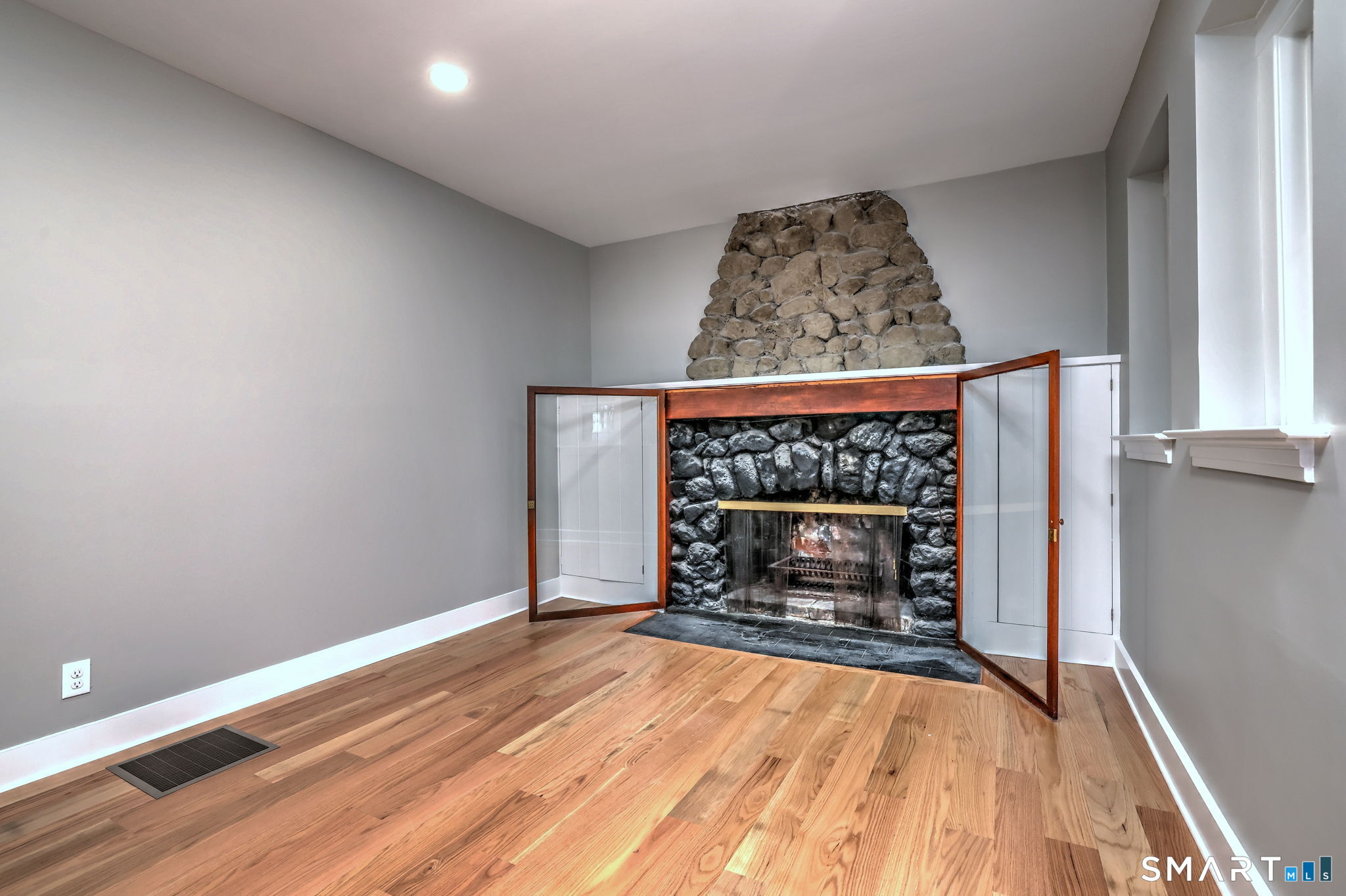 Photo 11 of 884 Grassy Hill Road, Orange, CT