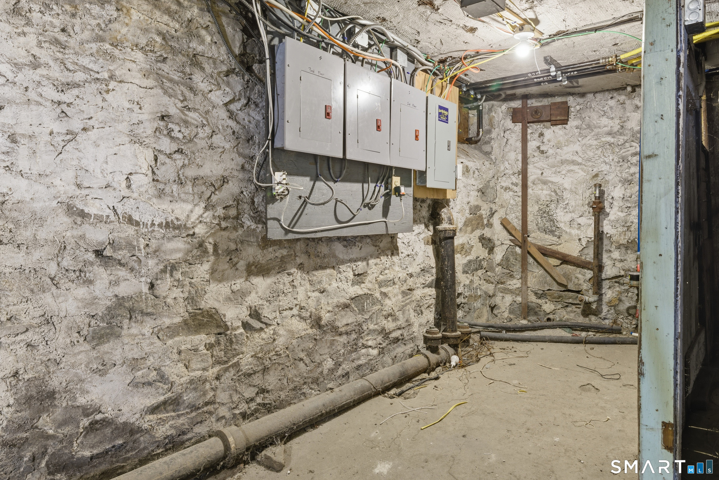 Homes for sale in Waterbury, CT | 75 Woodward Ave, Waterbury, CT 06705 | MLS# 24149322