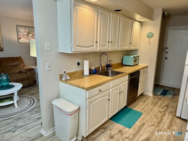 Homes for sale in Brookfield, CT | 4 Arlington Ct #4, Brookfield, CT 06804 | MLS# 24150065