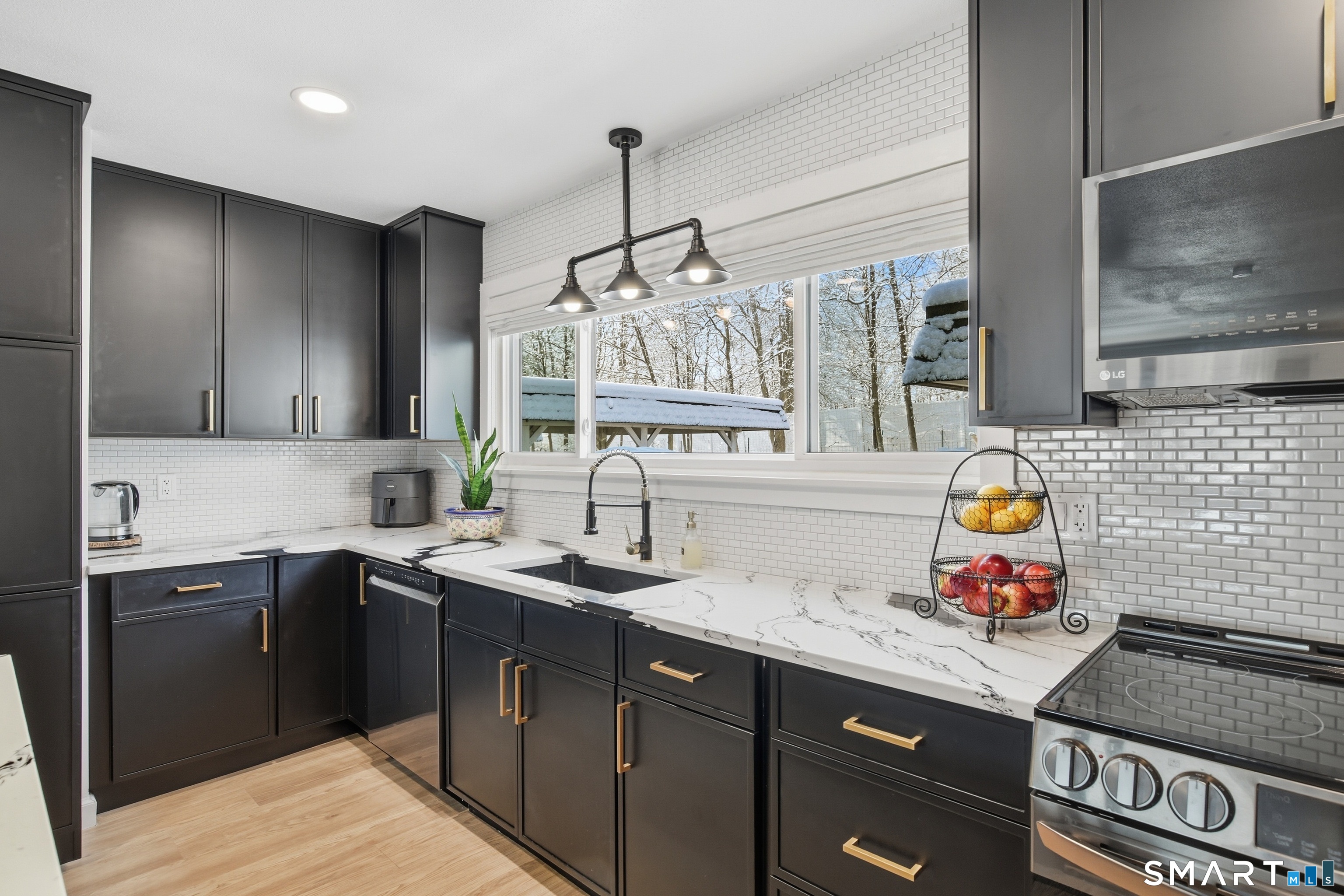 Homes for sale in Suffield, CT | 4 Pebblestone Cir #4, Suffield, CT 06078 | MLS# 24150124