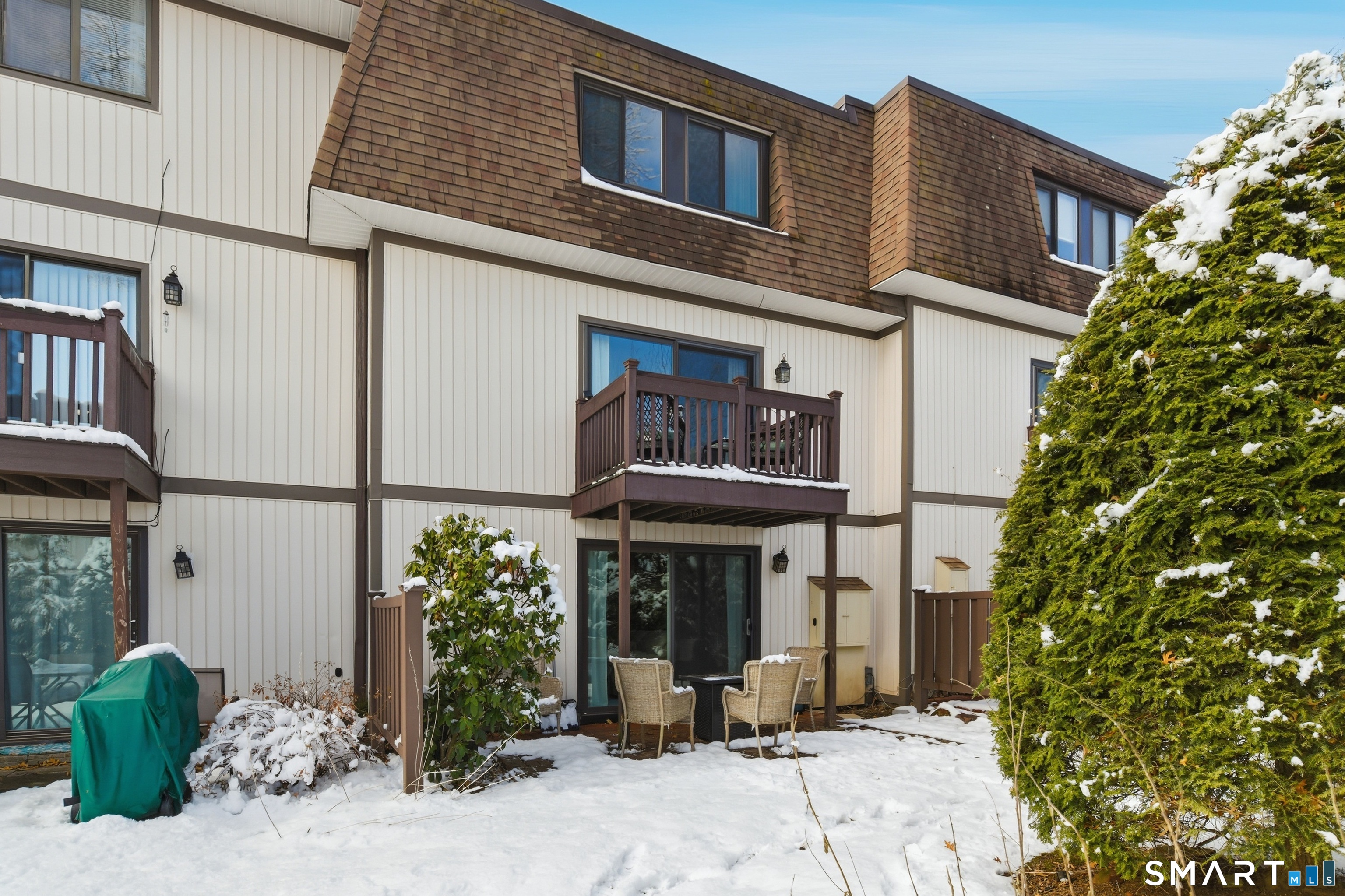 Homes for sale in Suffield, CT | 4 Pebblestone Cir #4, Suffield, CT 06078 | MLS# 24150124