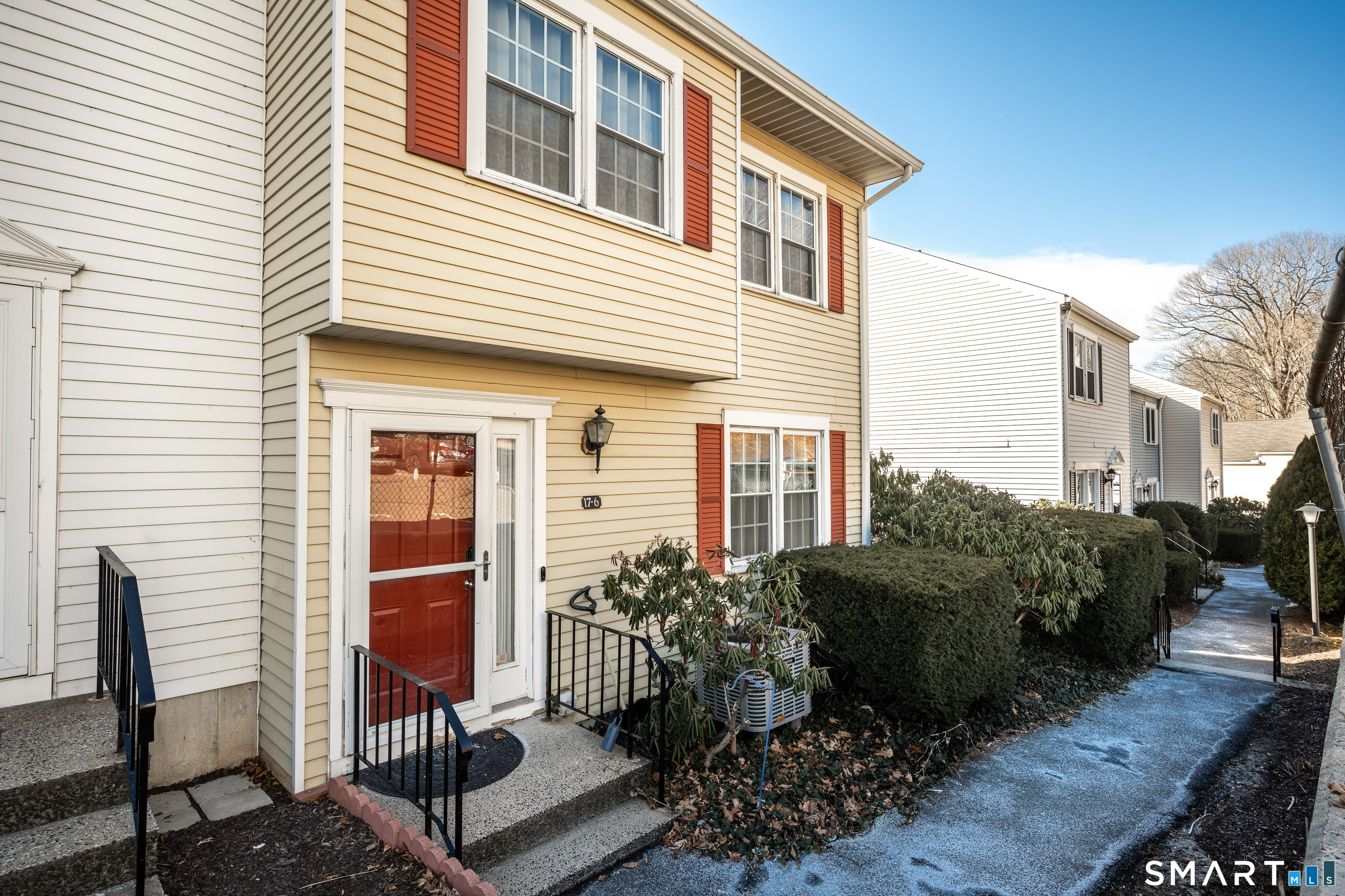 Homes for sale in Danbury, CT | 55 Mill Plain Rd #17-6, Danbury, CT 06811 | MLS# 24150108