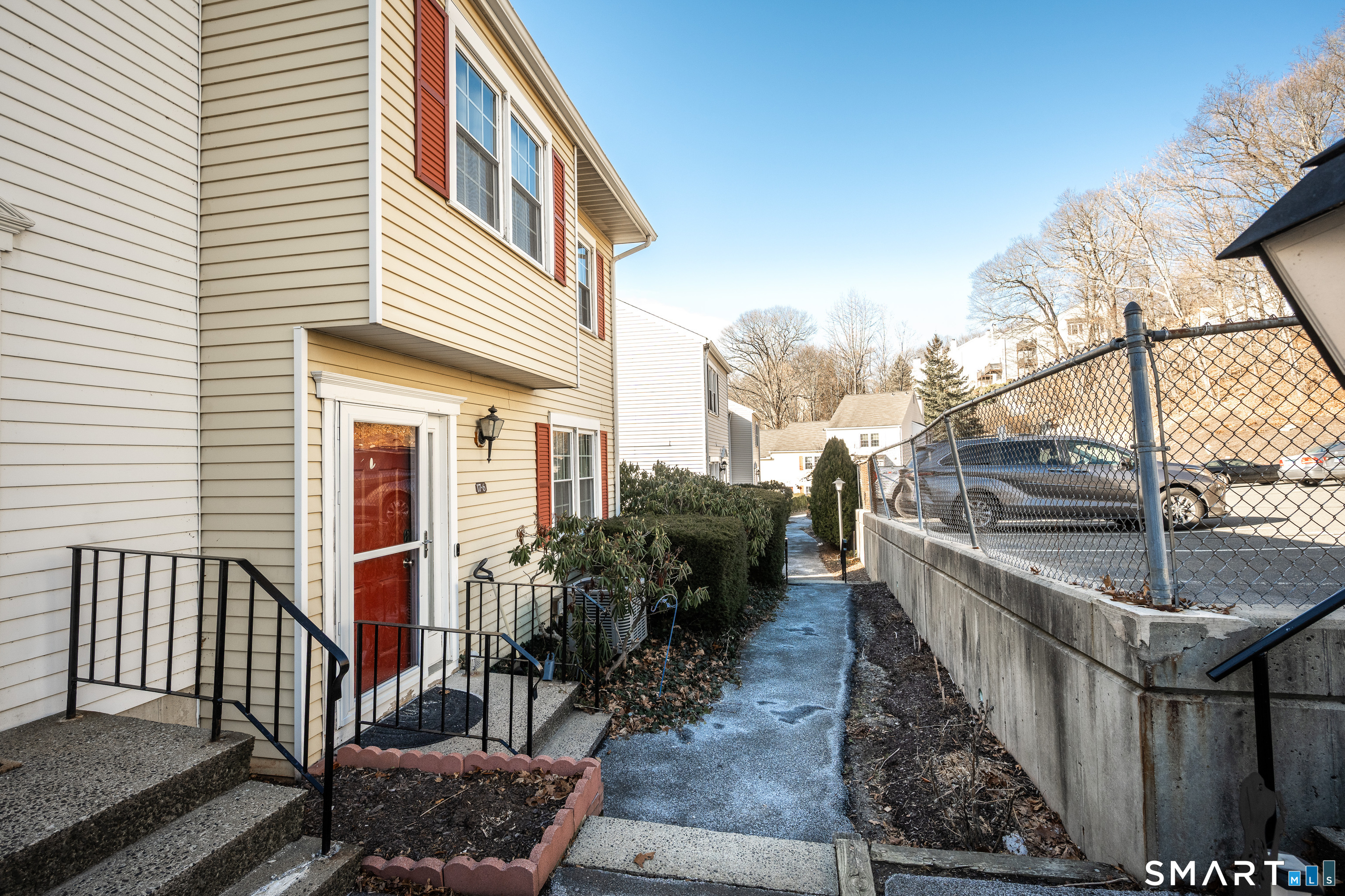 Homes for sale in Danbury, CT | 55 Mill Plain Rd #17-6, Danbury, CT 06811 | MLS# 24150108