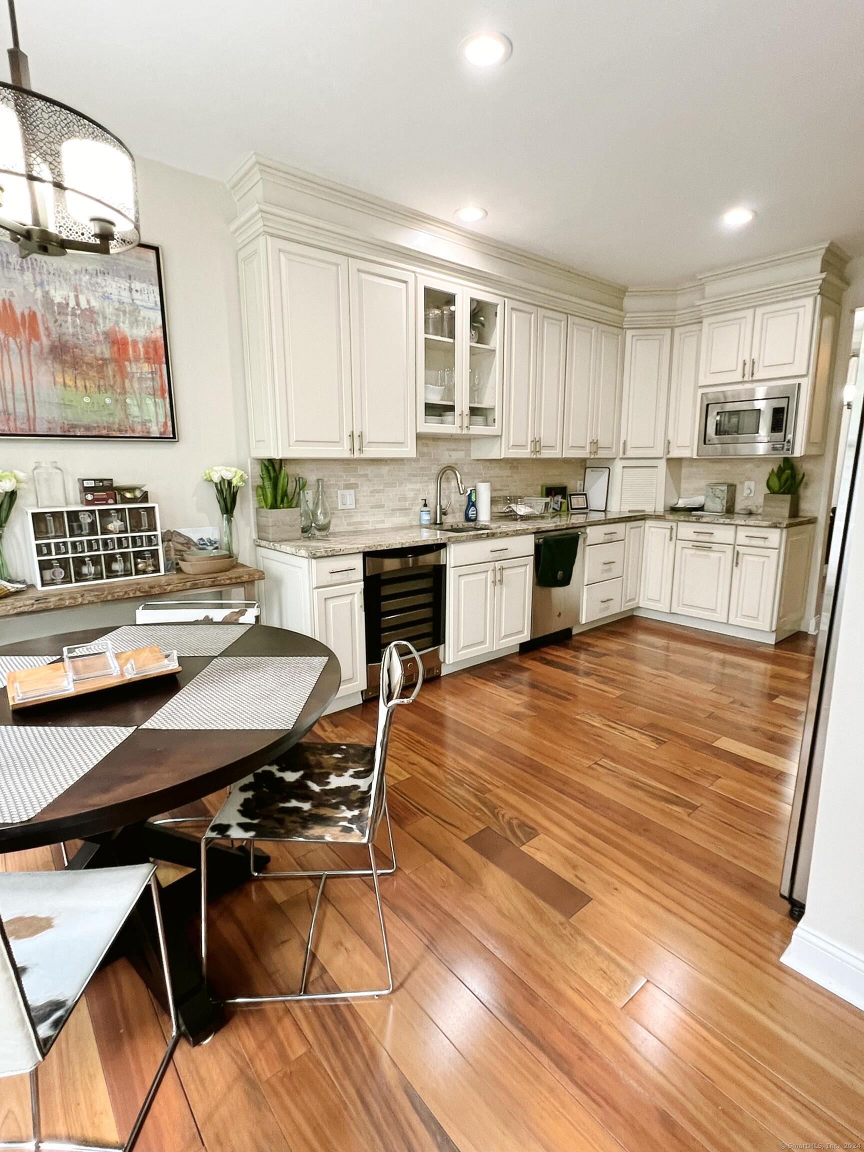 Homes for sale in Danbury, CT | 10 Sampson Ter #10, Danbury, CT 06810 | MLS# 24150235