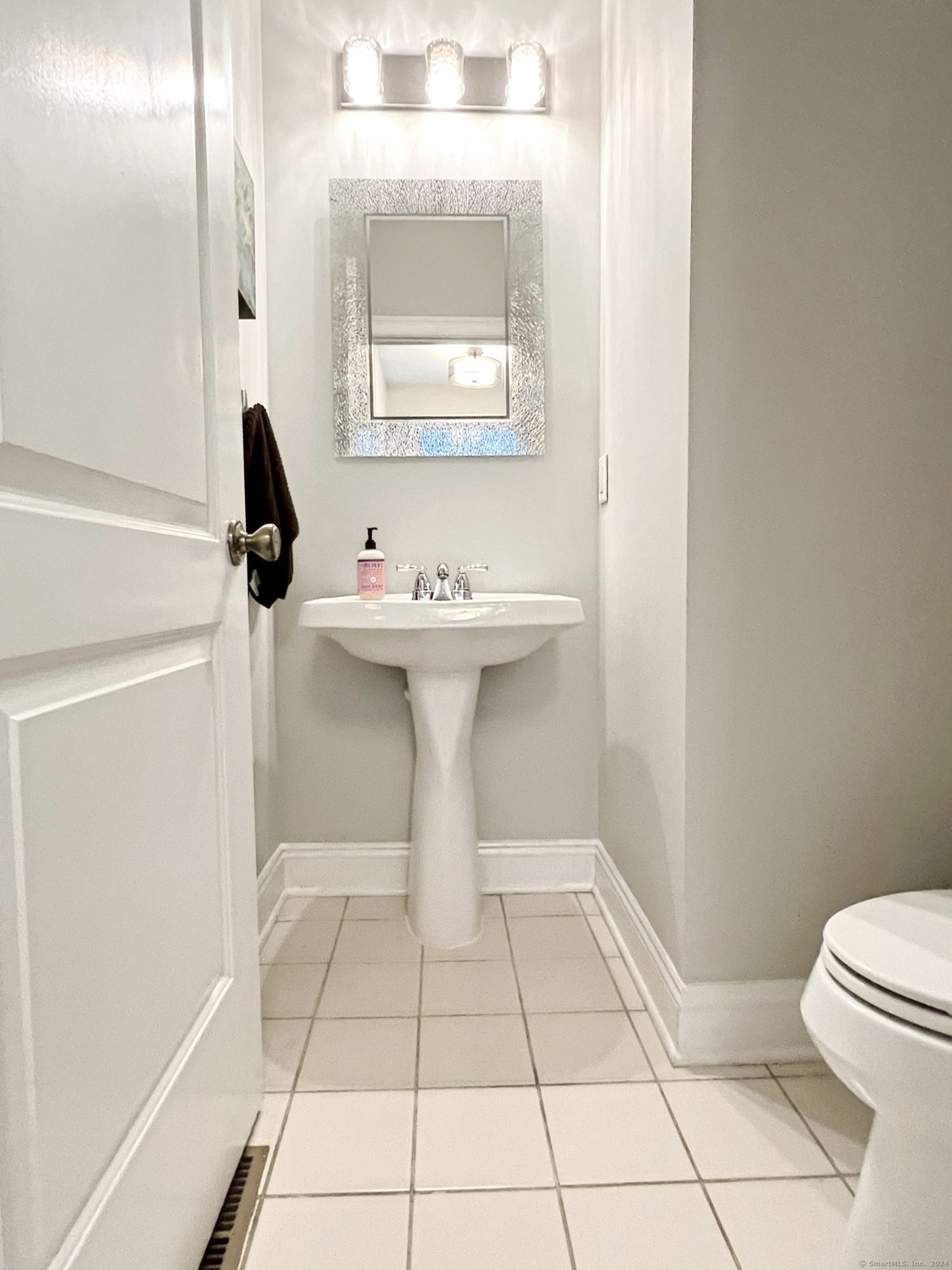 Homes for sale in Danbury, CT | 10 Sampson Ter #10, Danbury, CT 06810 | MLS# 24150235