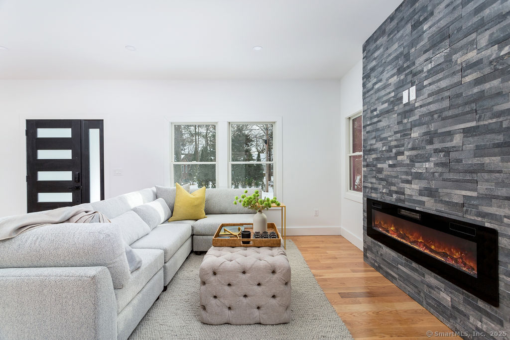 Photo 3 of 17 Maple Drive, Greenwich, CT