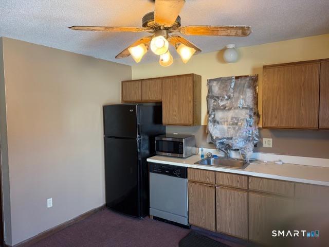 Photo 3 of 483 Cestnut Hill Avenue, Waterbury, CT