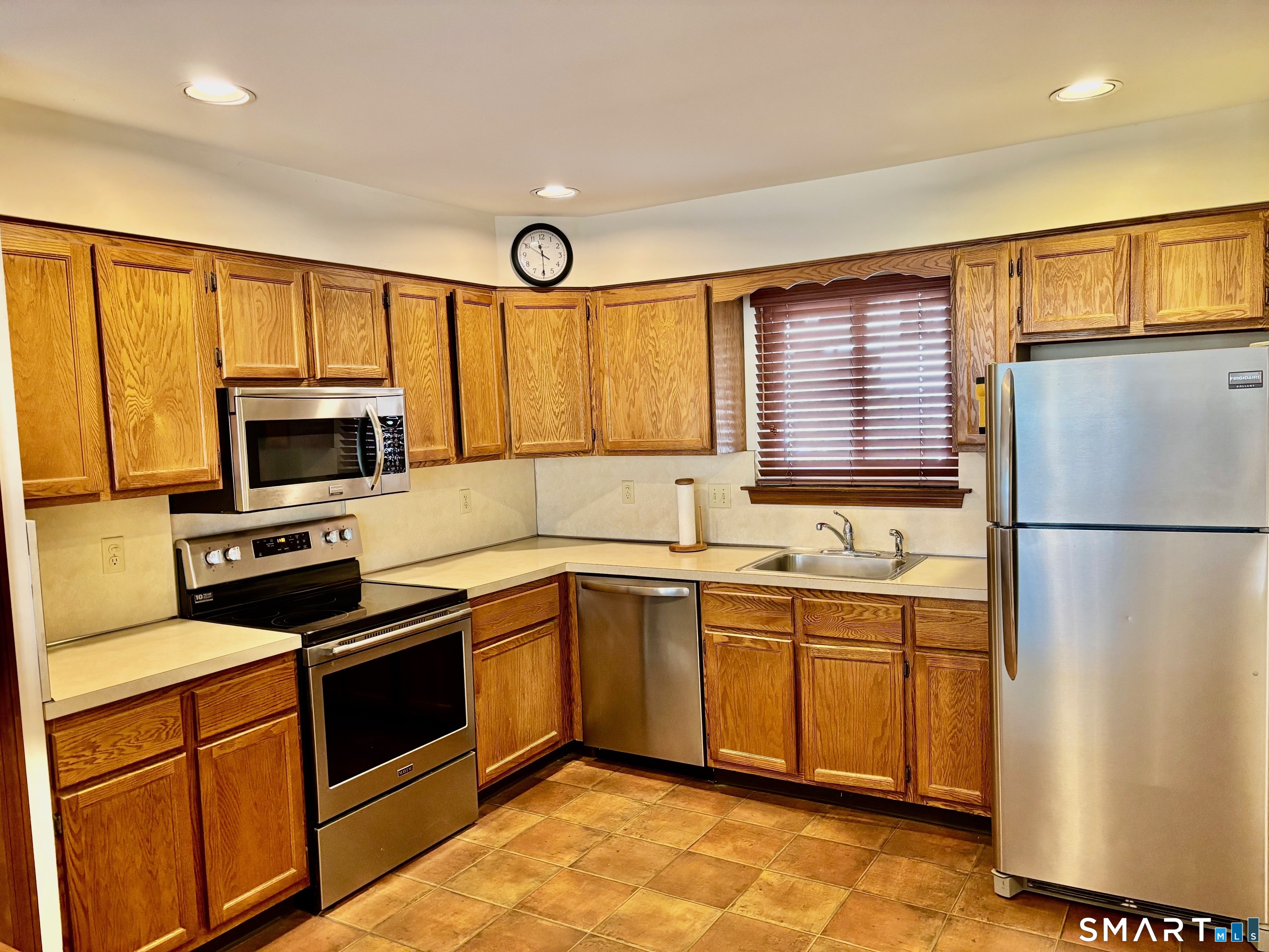 Homes for sale in Bethel, CT | 14 Idlewood #14, Bethel, CT 06801 | MLS# 24150180