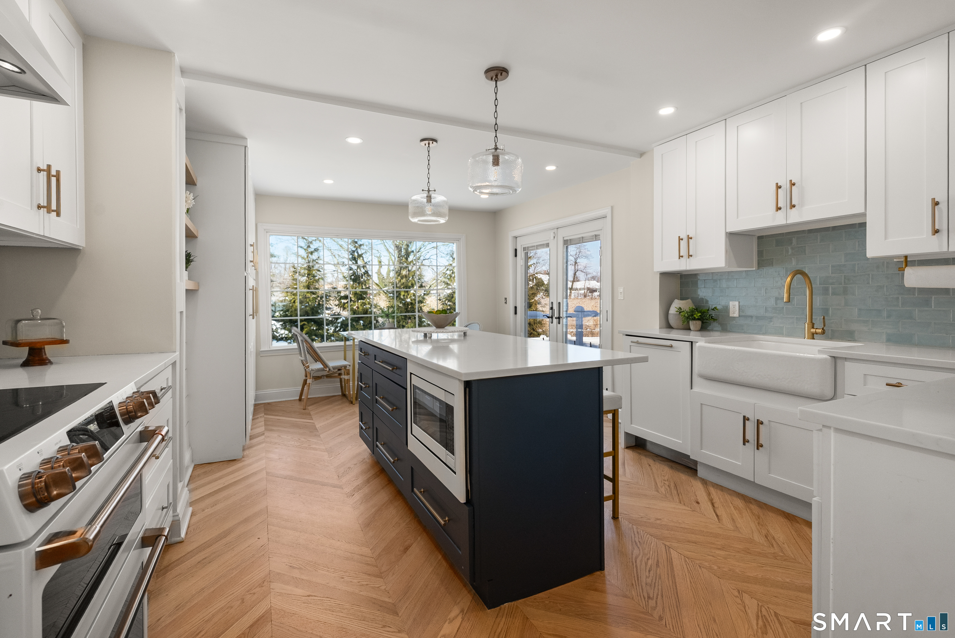 Photo 11 of 98 Cambridge Street, Fairfield, CT