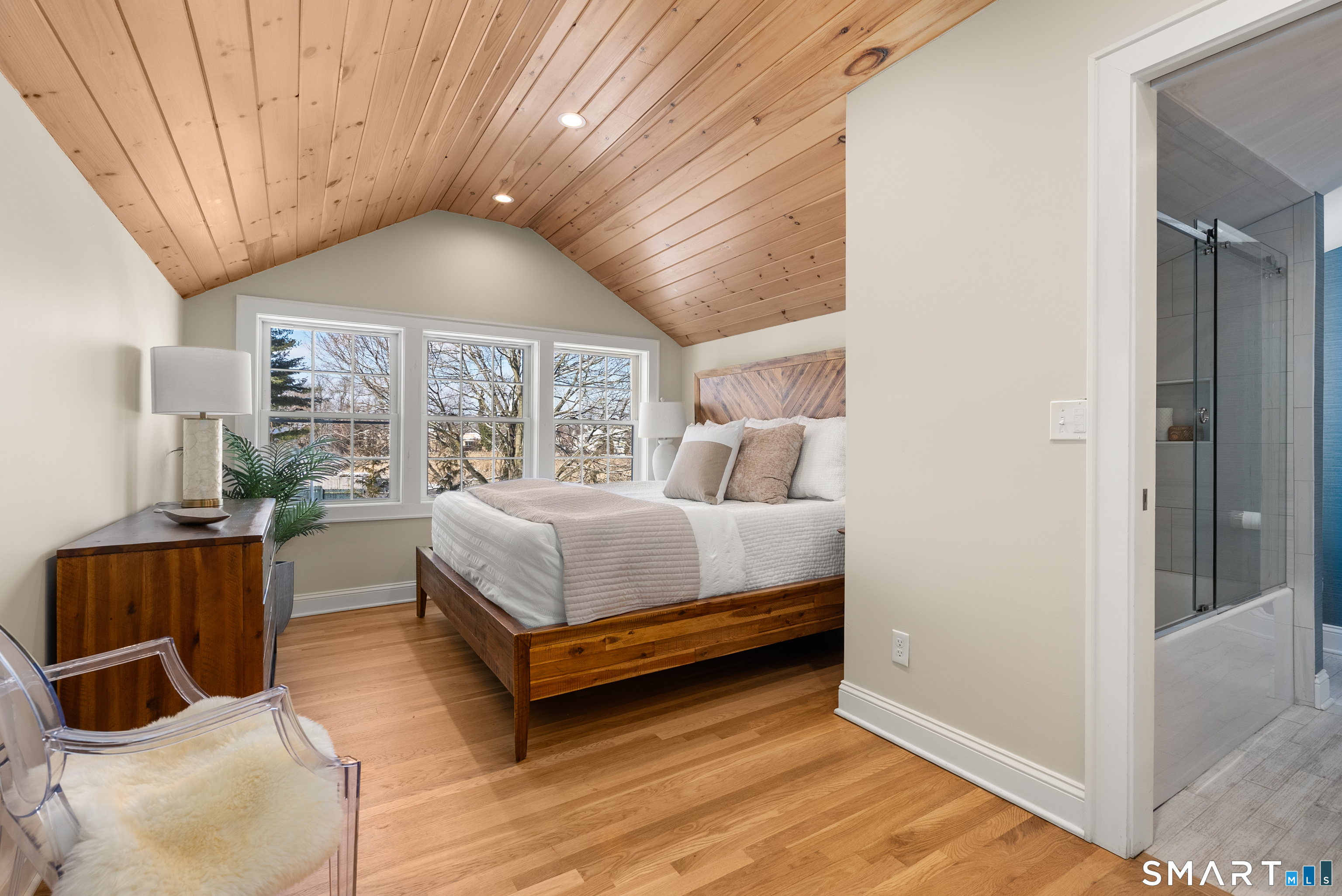 Photo 25 of 98 Cambridge Street, Fairfield, CT