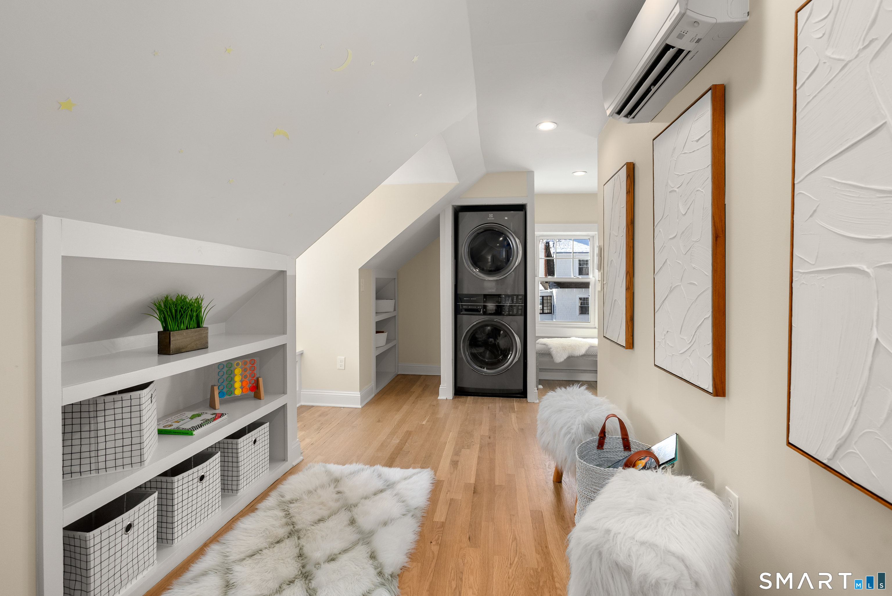 Photo 35 of 98 Cambridge Street, Fairfield, CT