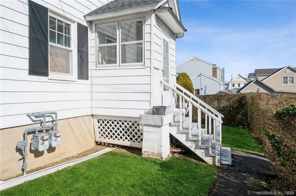 Photo 3 of 104 Palmer Avenue, Stamford, CT